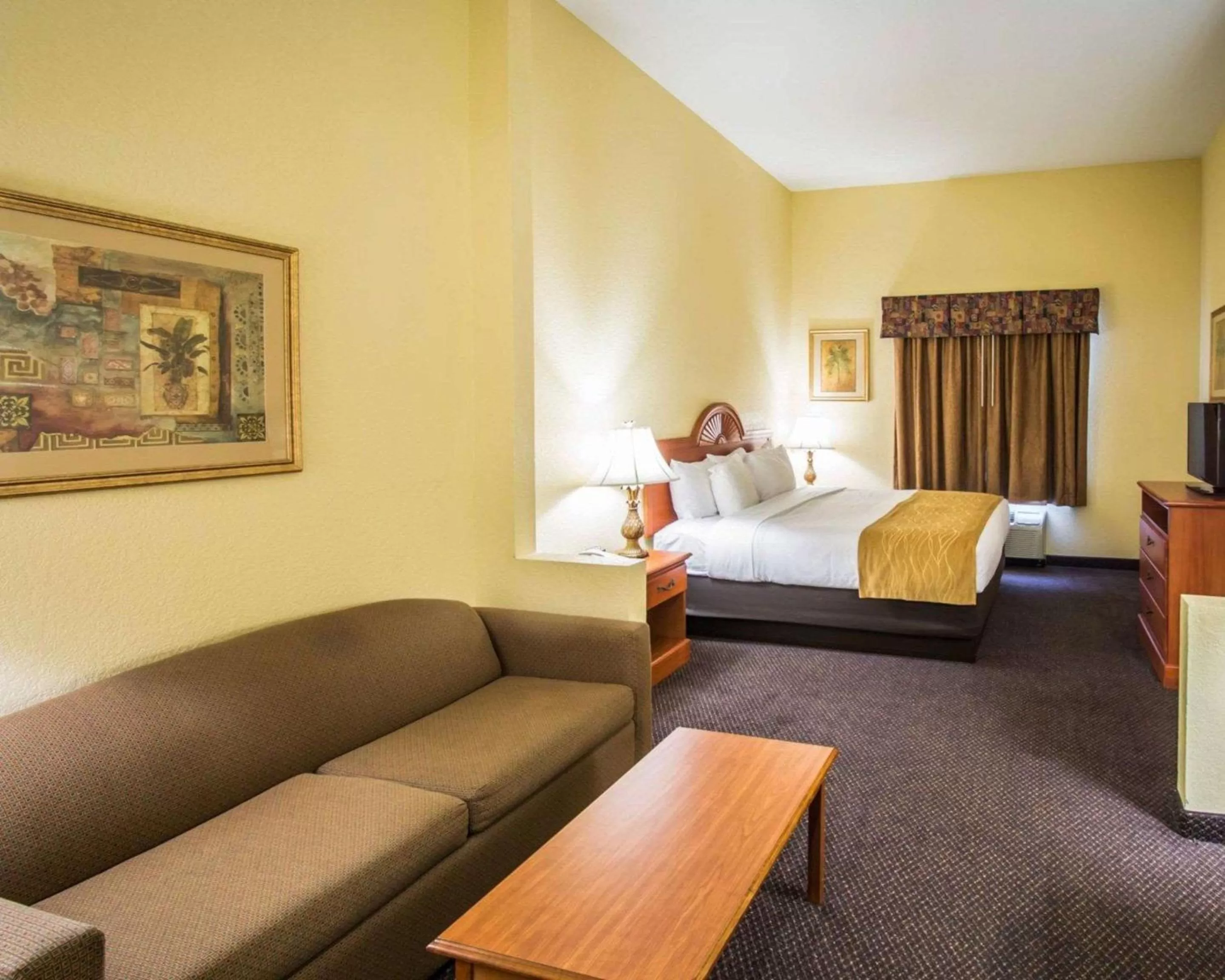Photo of the whole room, Bed in Comfort Inn & Suites Jupiter I-95