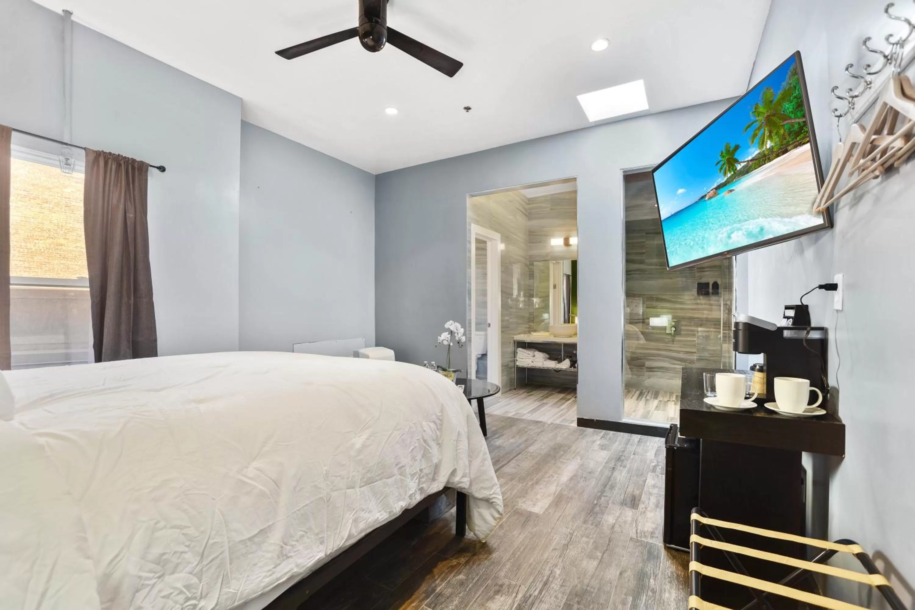 Photo of the whole room, Bed in Good Hotels Downtown Denver