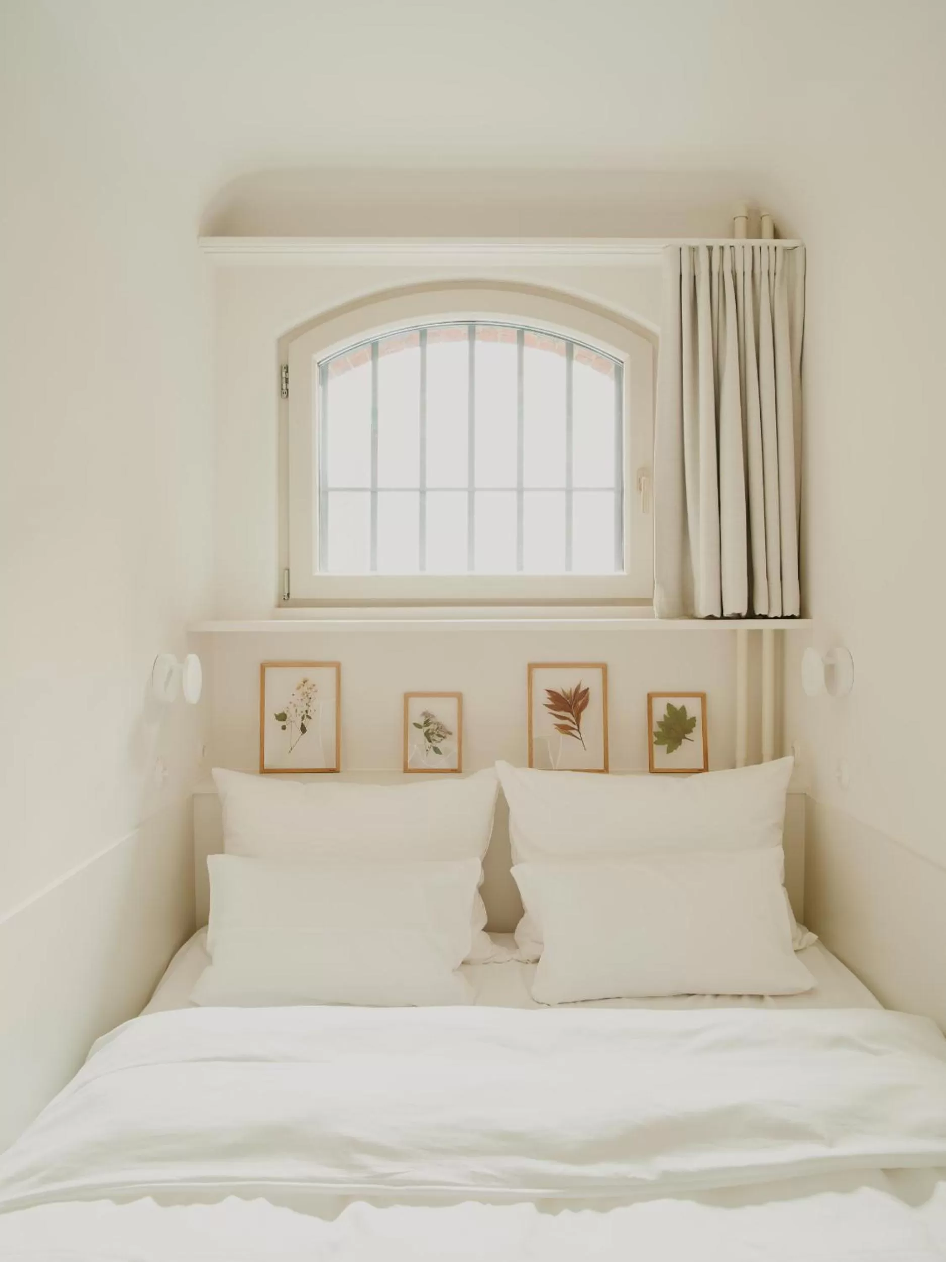 Photo of the whole room, Bed in Wilmina Hotel