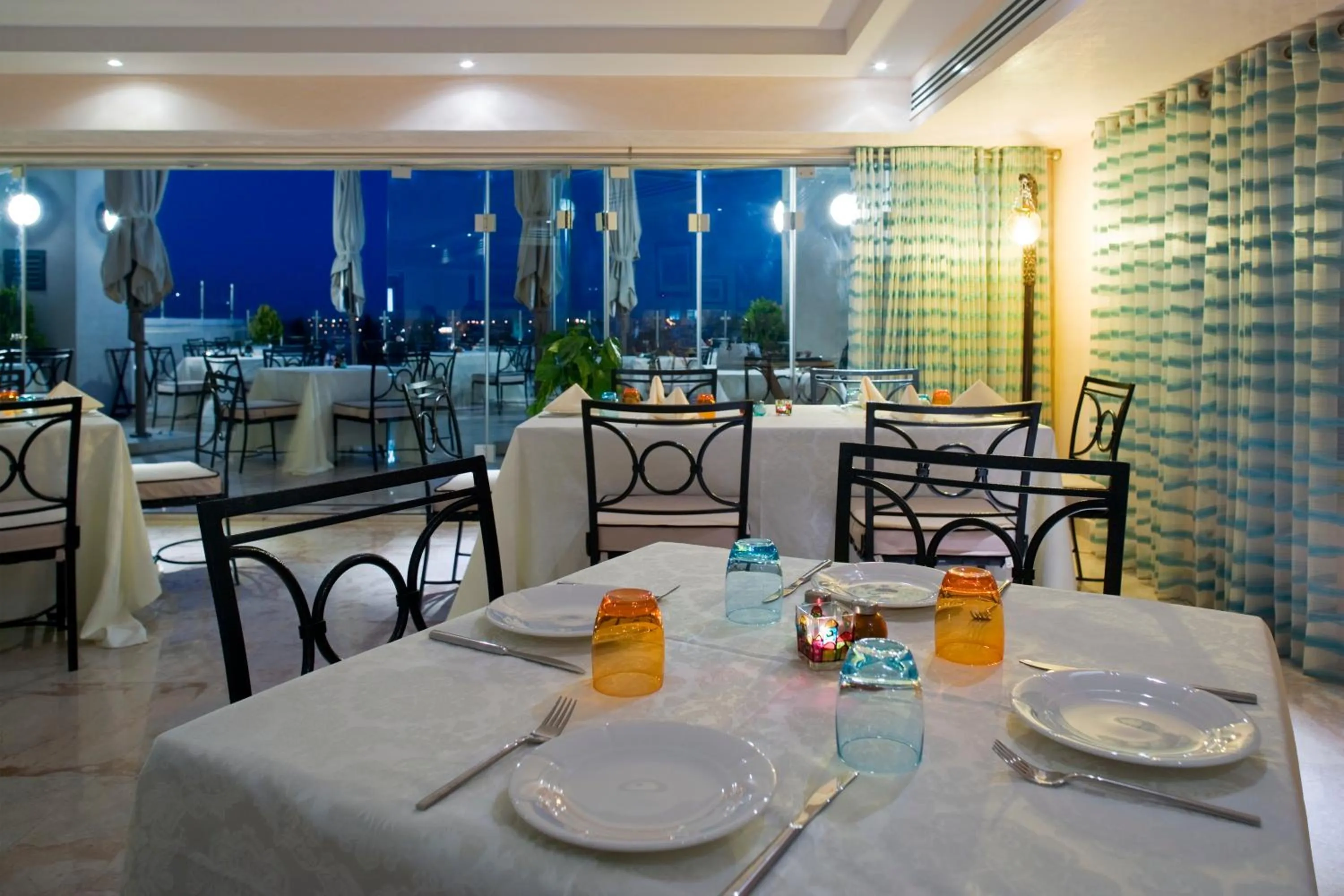 Restaurant/places to eat in St. George Hotel