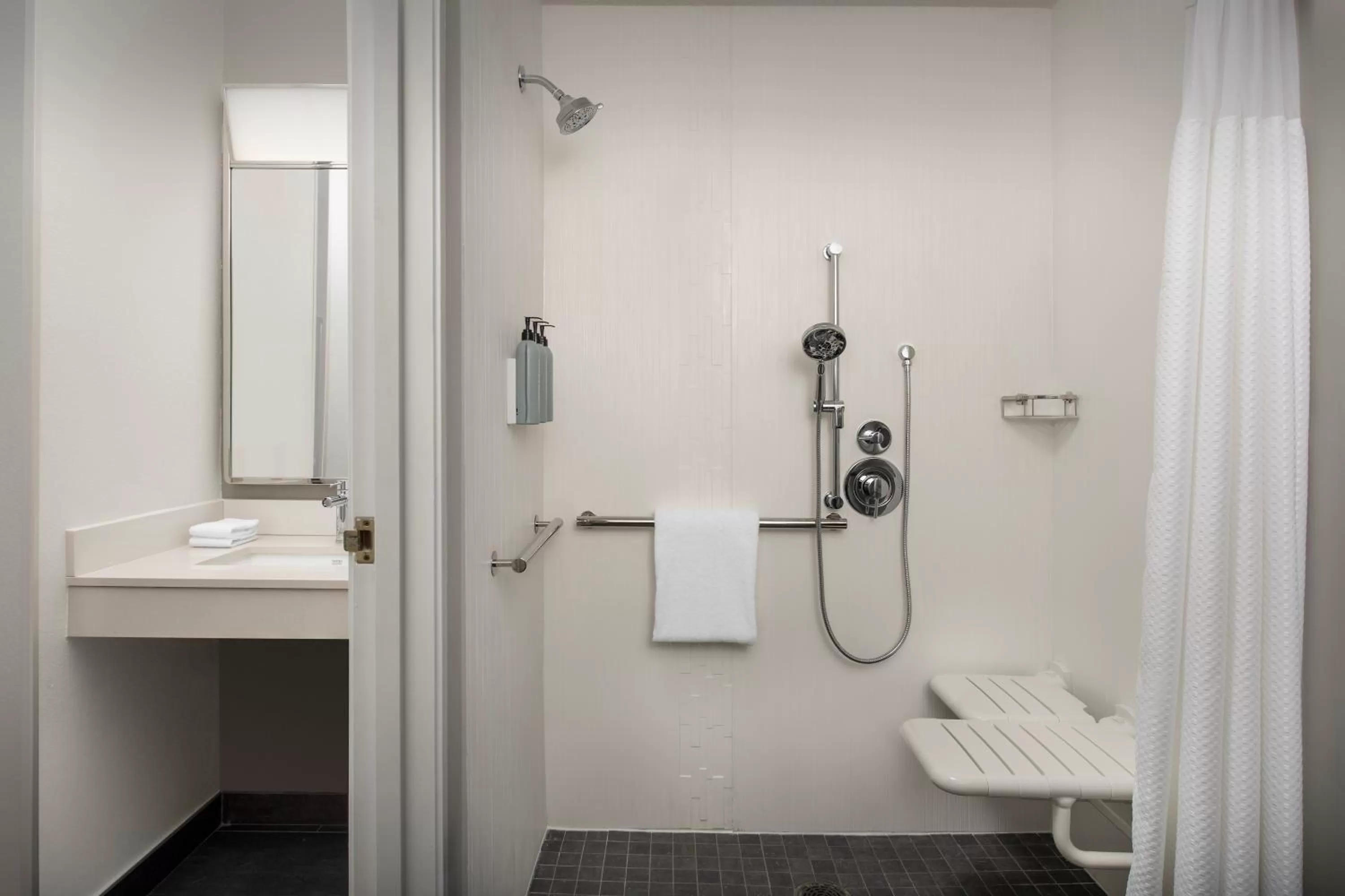 Shower in Courtyard by Marriott Dayton Beavercreek