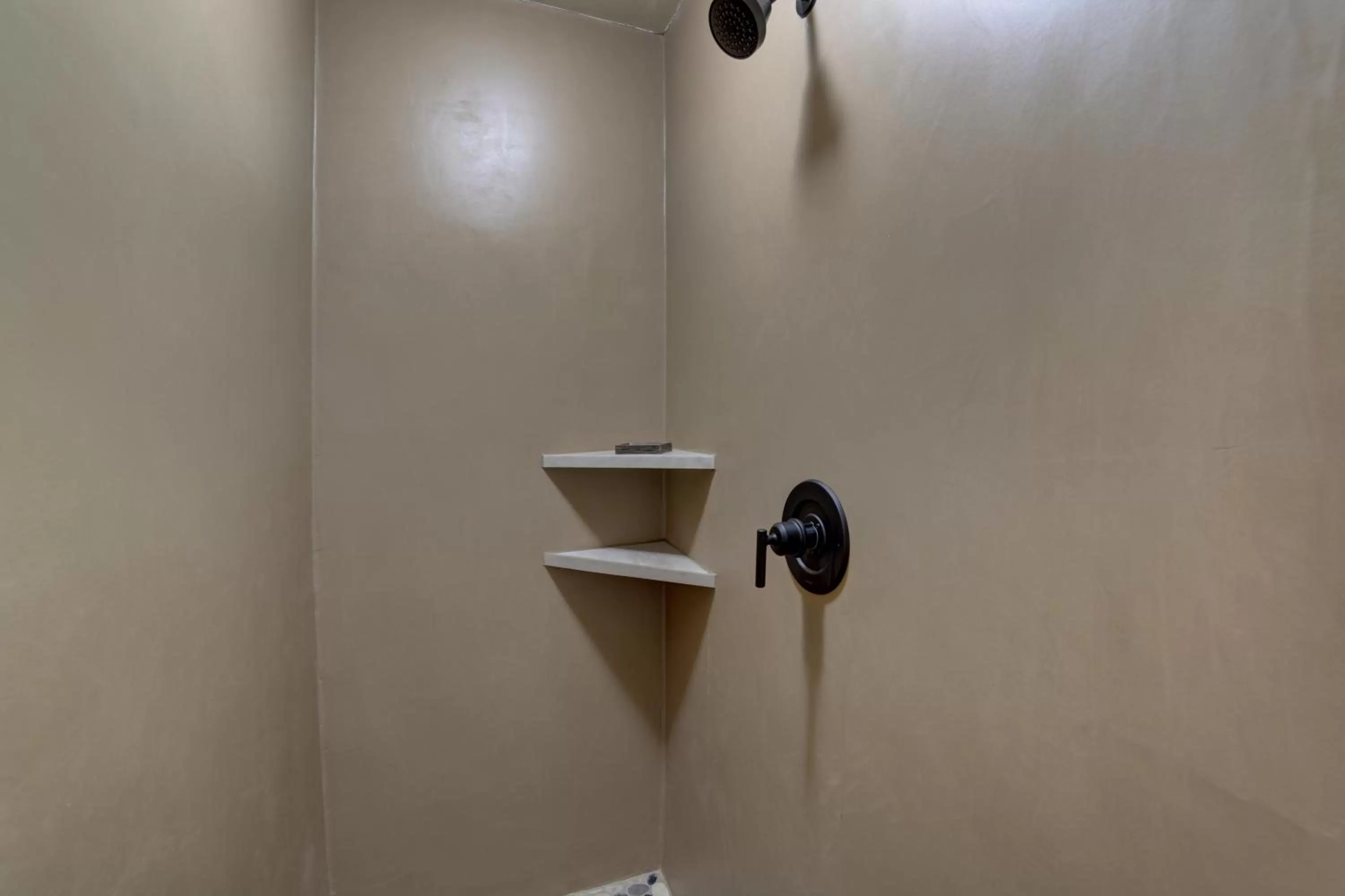 Shower in The Gonzo Inn