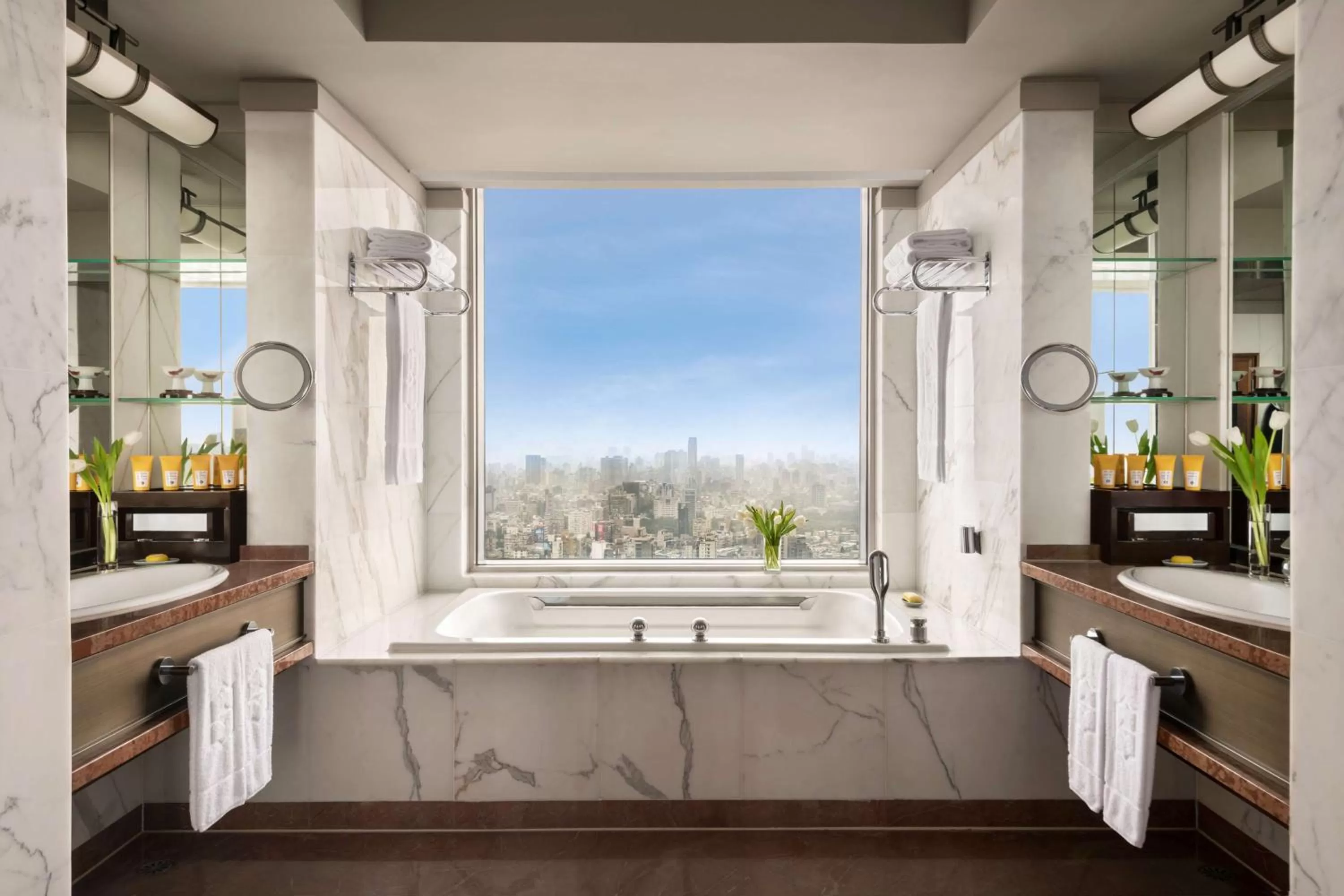 Bathroom in Shangri-La Far Eastern, Taipei