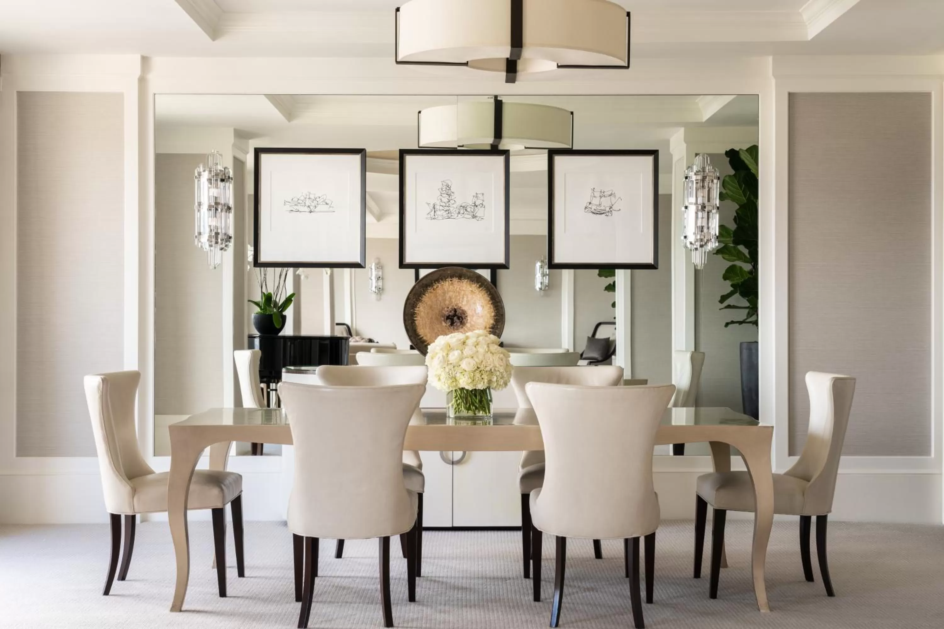 Dining area in Four Seasons Hotel Los Angeles at Beverly Hills