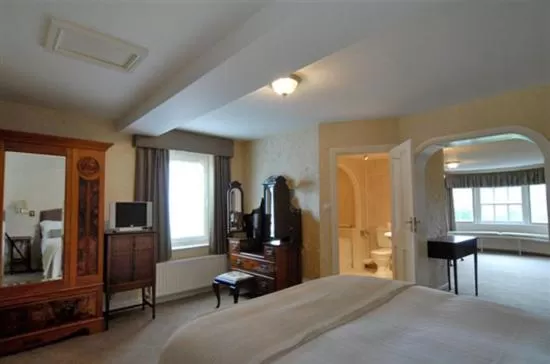 Suite in Donington Manor Hotel