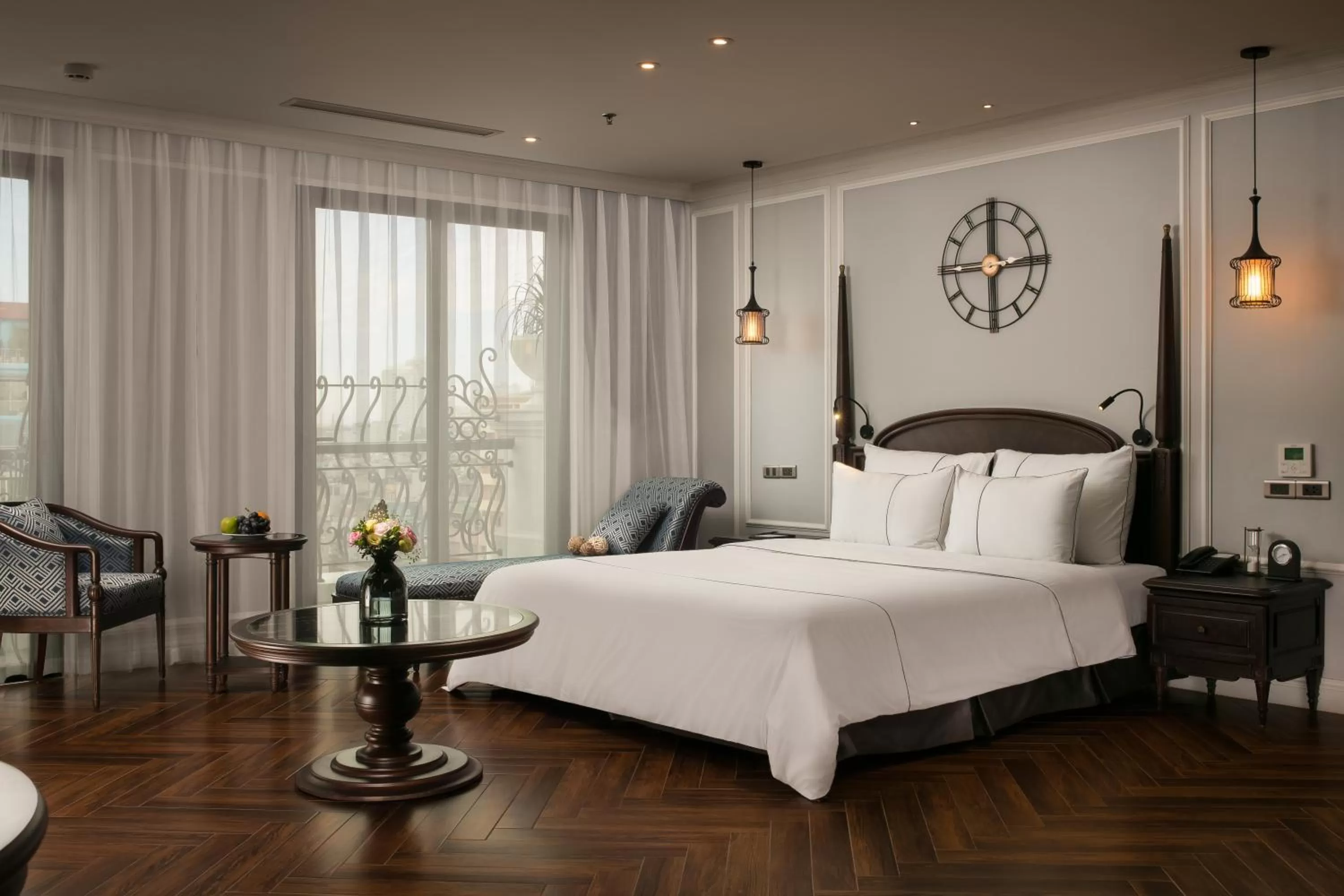 Photo of the whole room, Bed in Canary Hotel