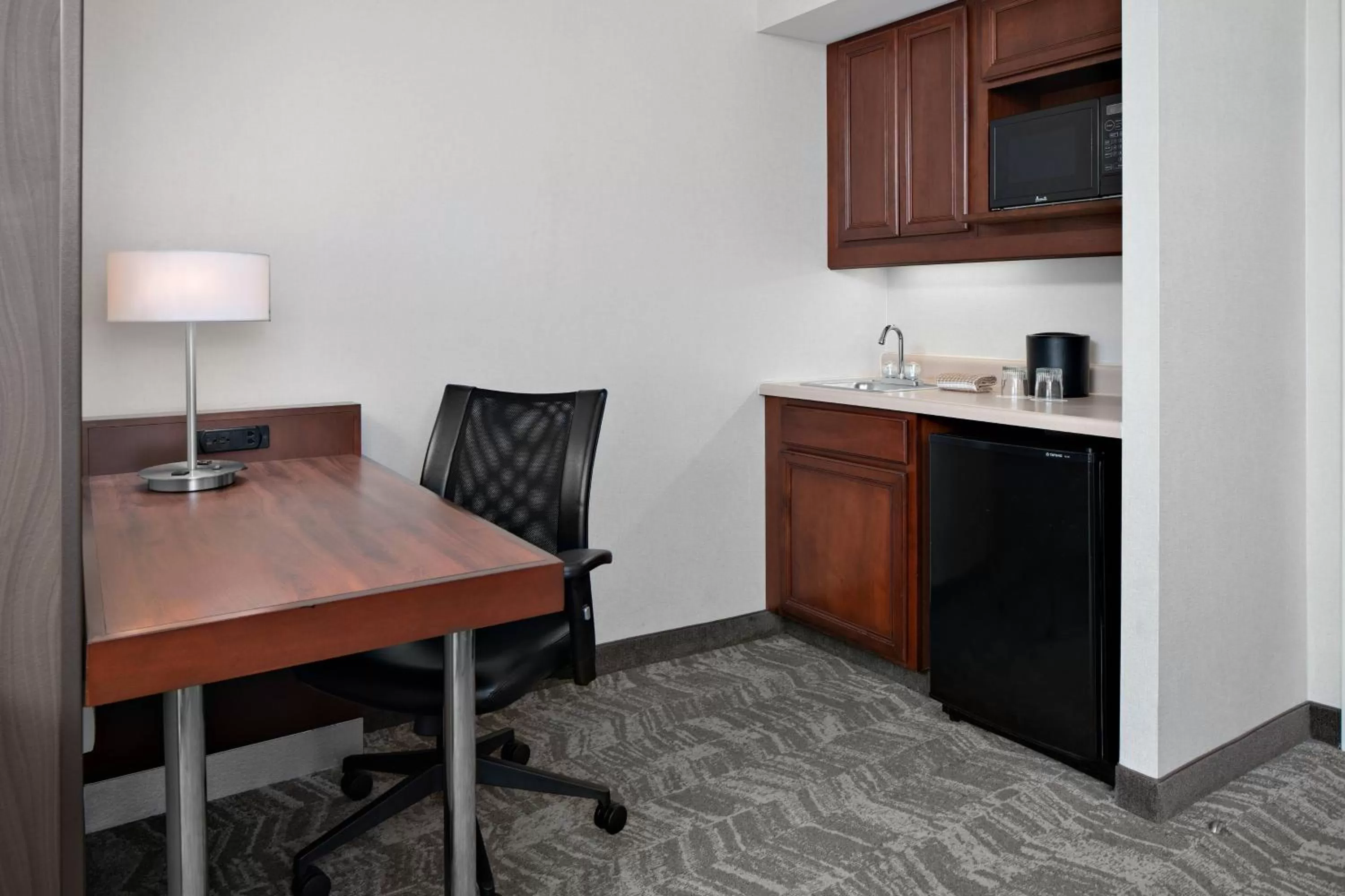 Lounge or bar in SpringHill Suites by Marriott Chicago O'Hare