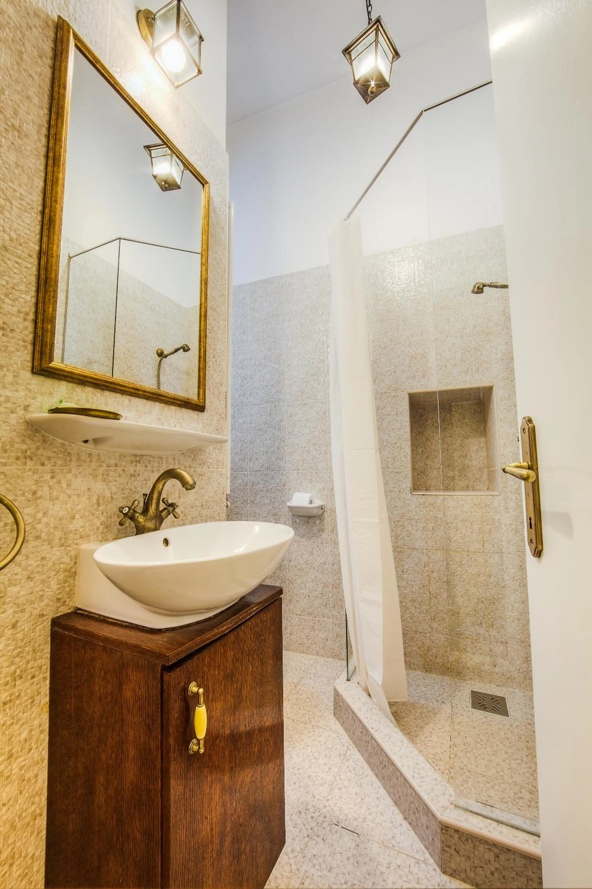 Shower in Residence Central Annapolis