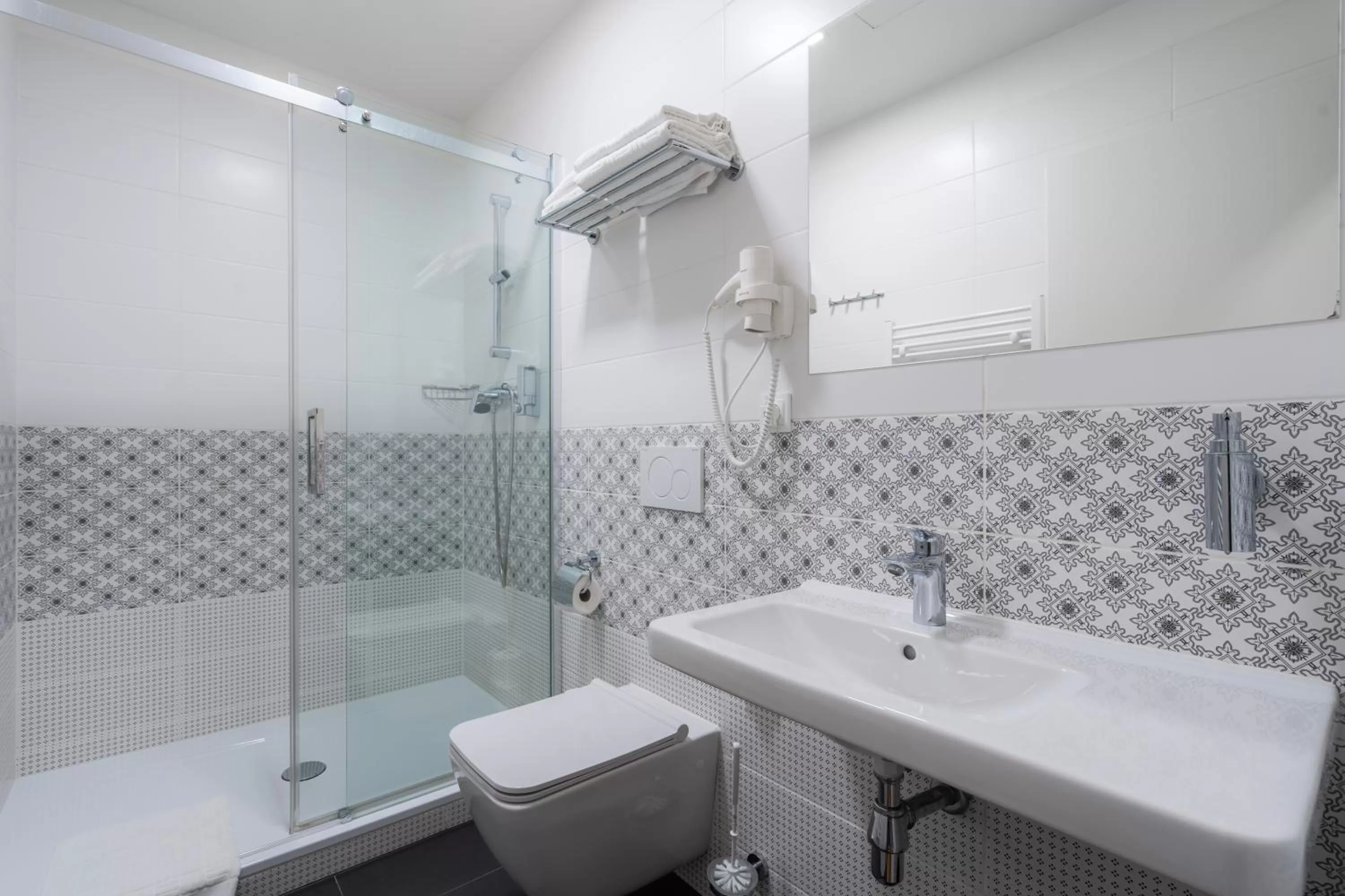 Shower in EA ApartHotel Melantrich