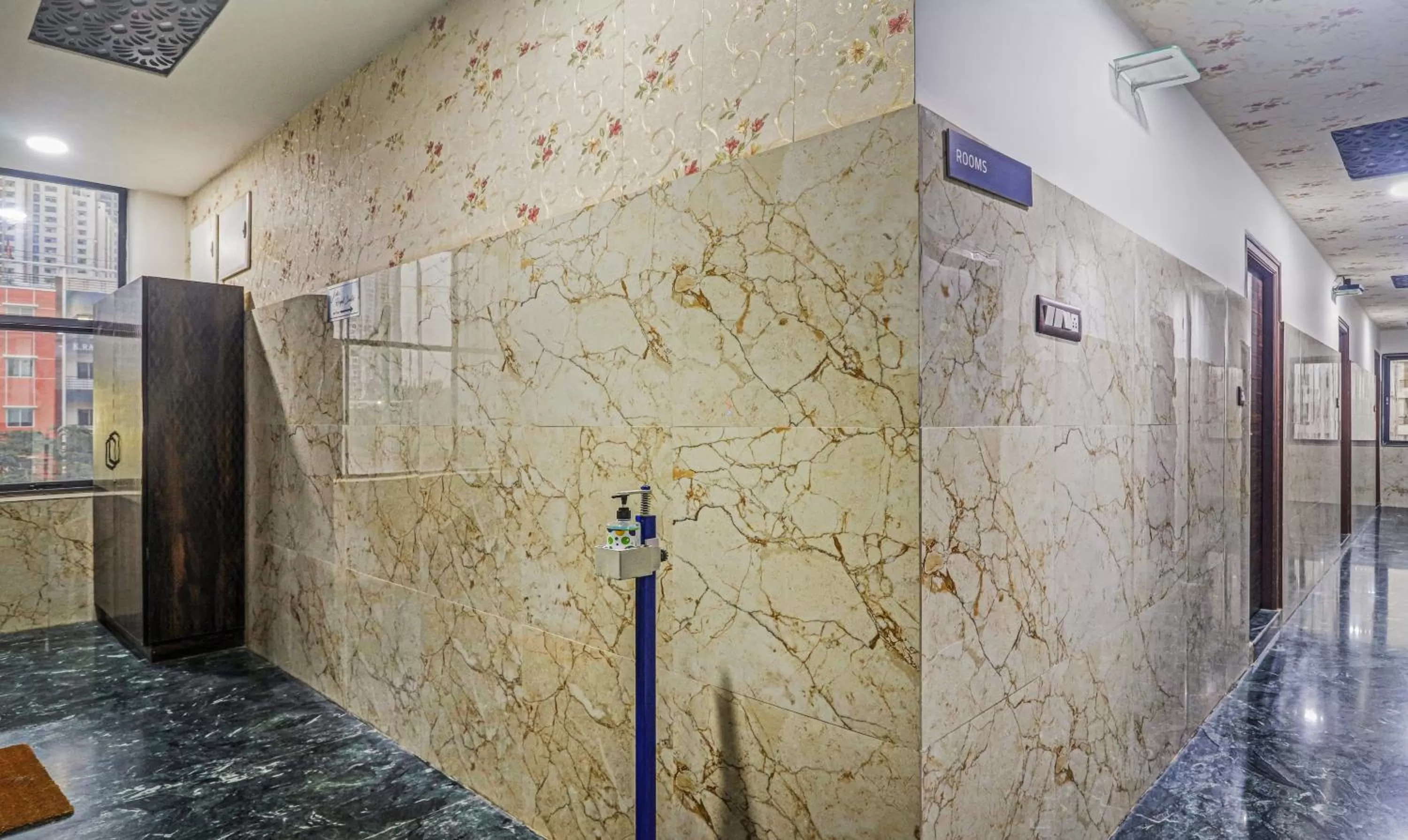 Lobby or reception in Itsy Hotels J A Royal Suites Manikonda