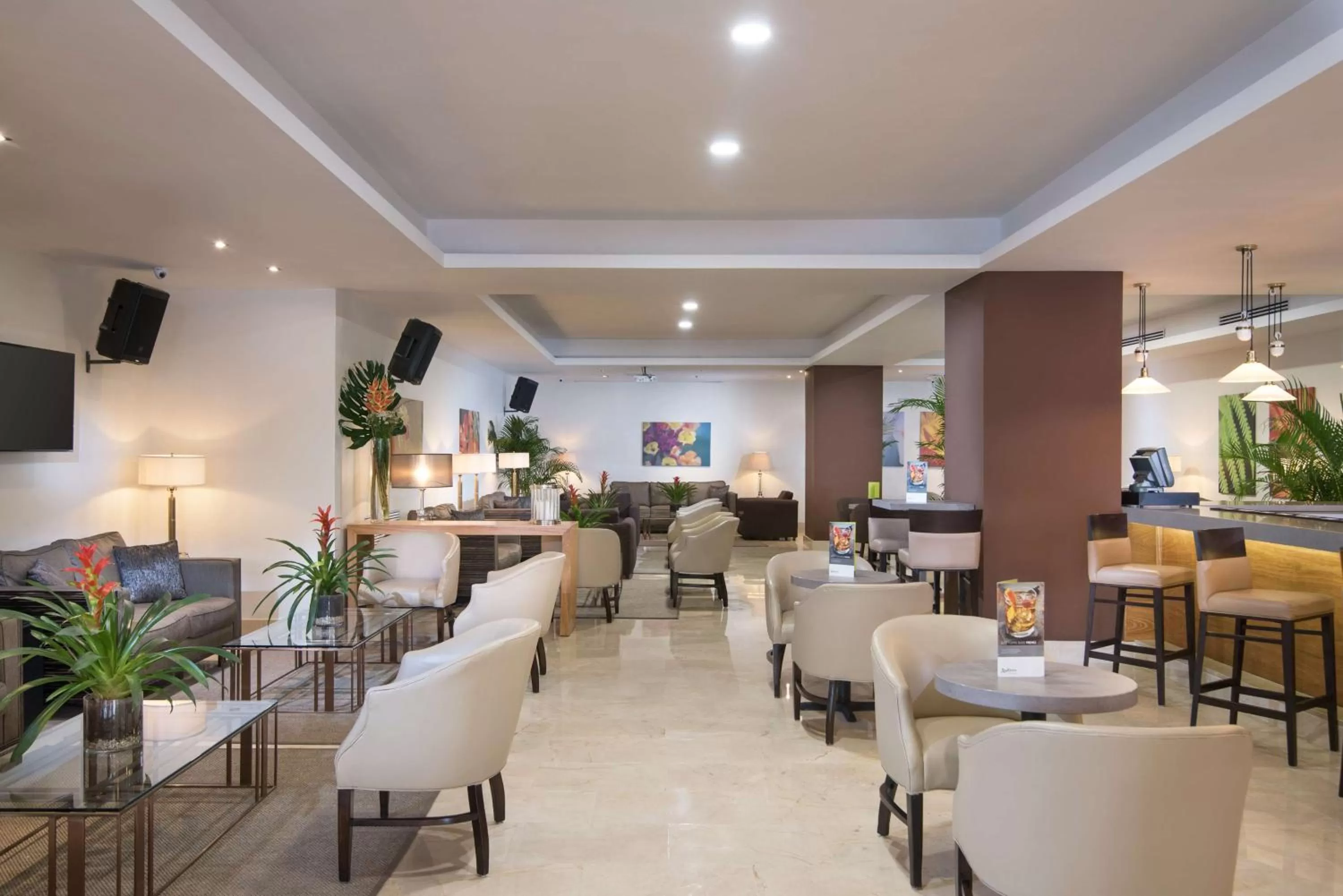 Lounge or bar, Restaurant/Places to Eat in Radisson Hotel Santo Domingo