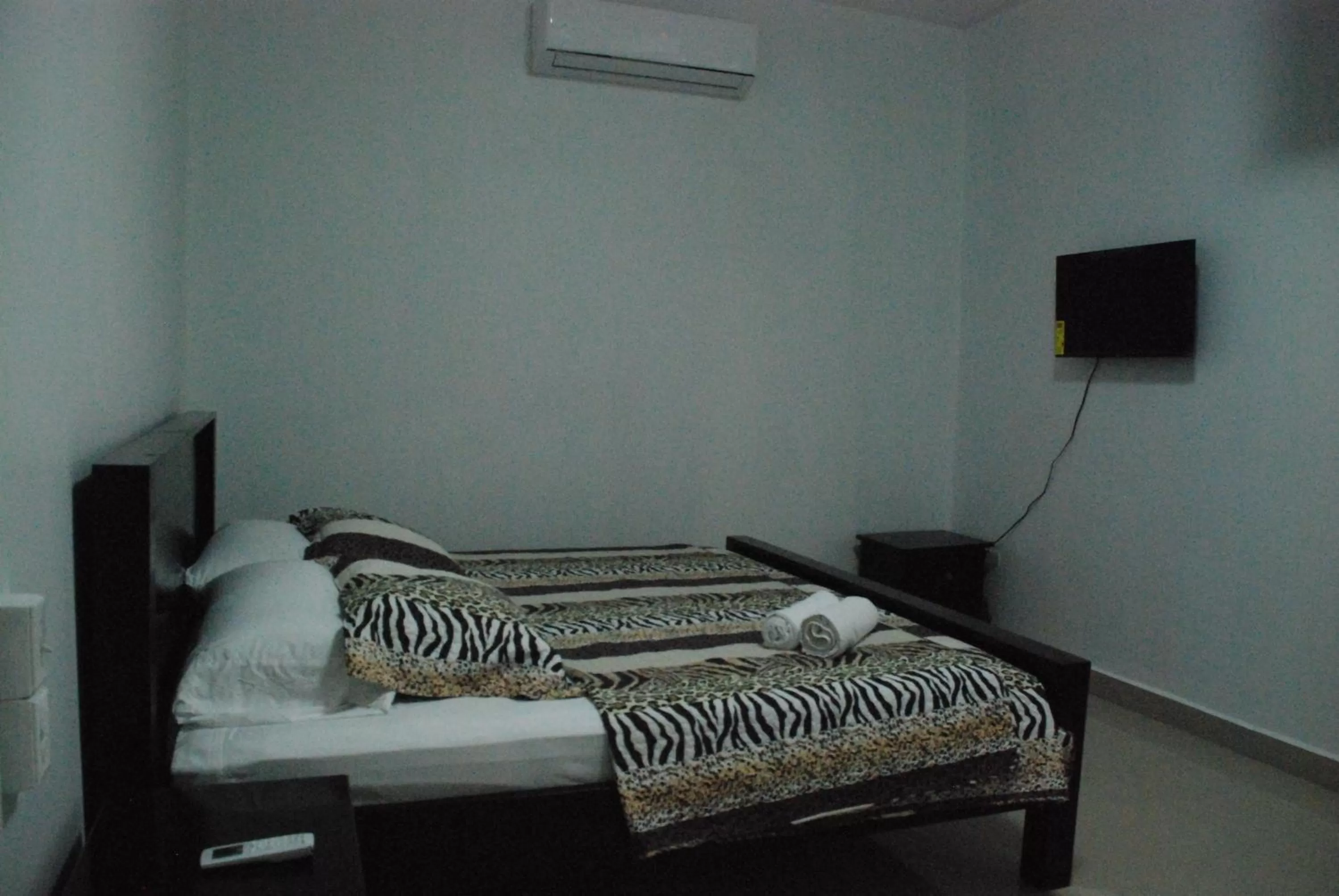 Bed in Hotel Coastalbay 2 & Golf Cart Rental