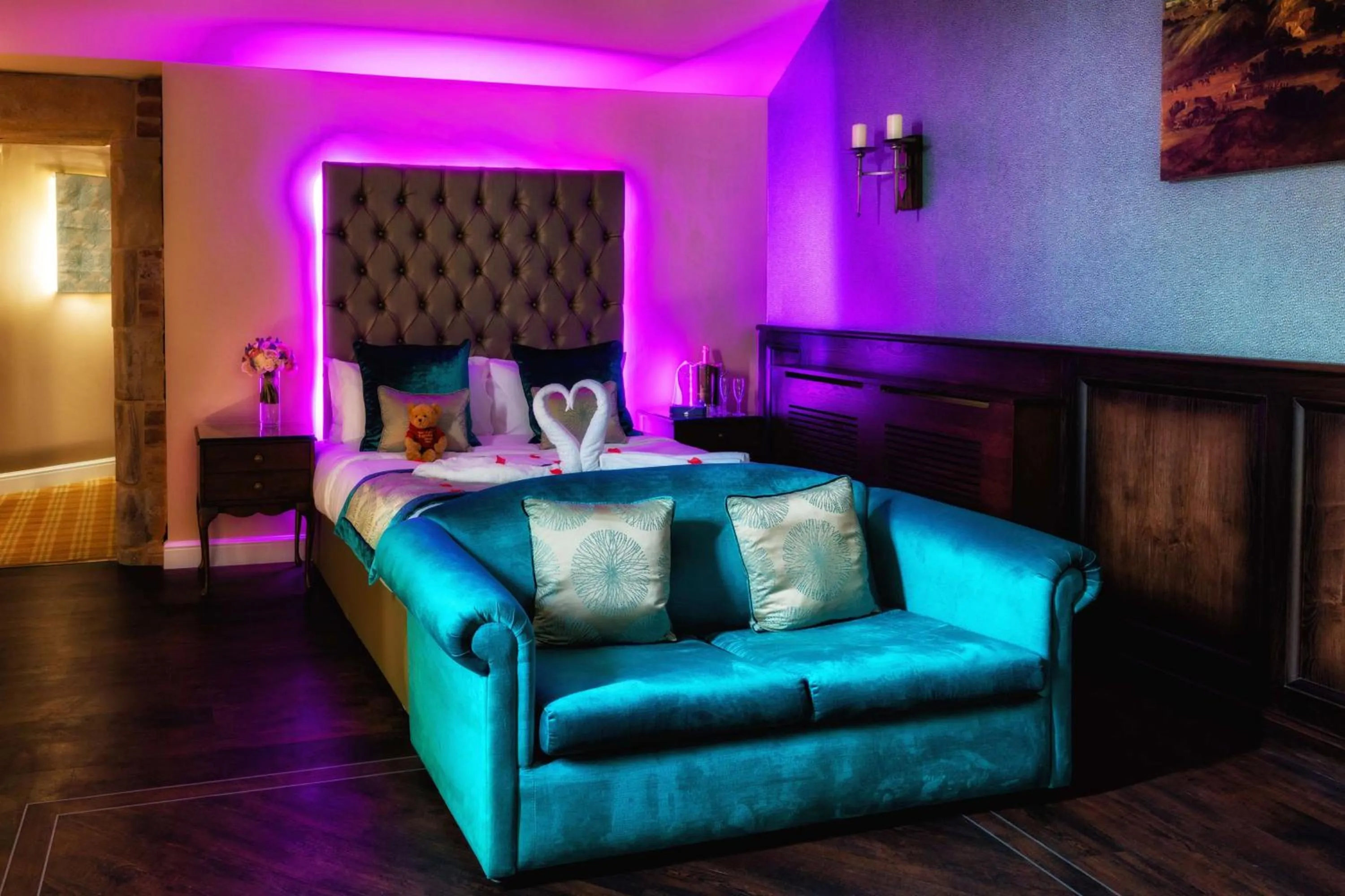 Photo of the whole room, Bed in Rogerthorpe Manor Hotel