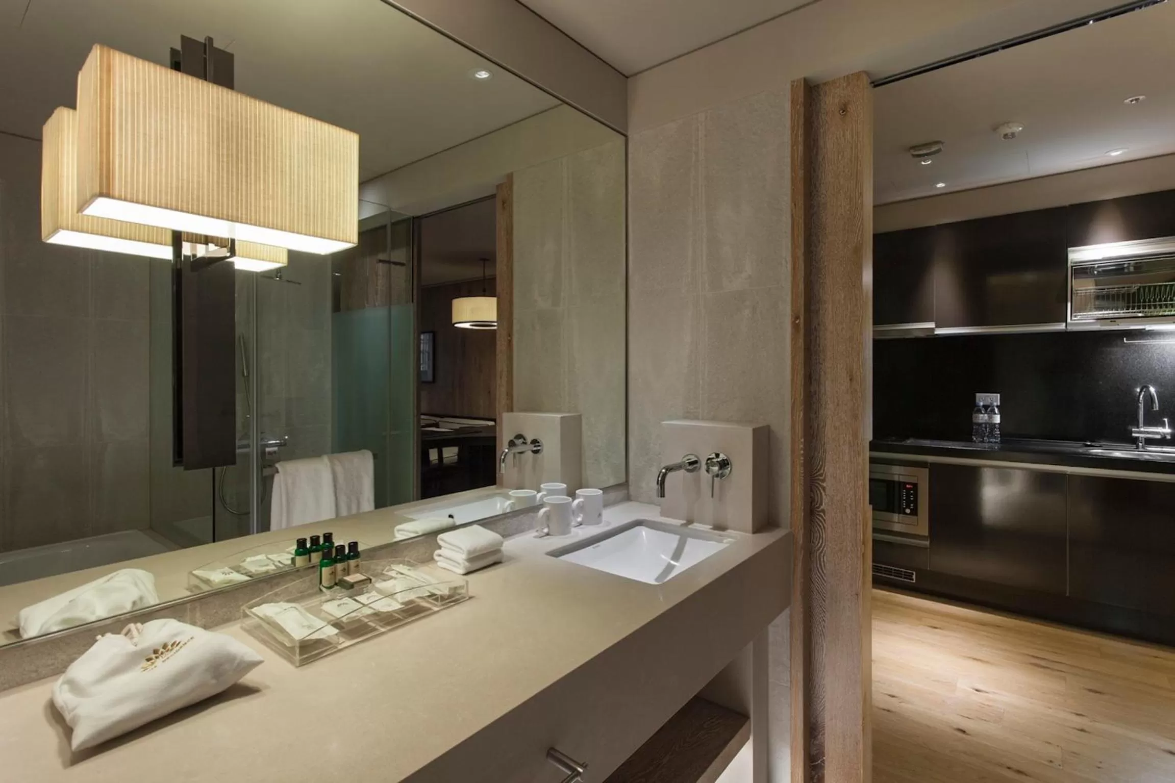 Bathroom, Bed in Gloria Residence