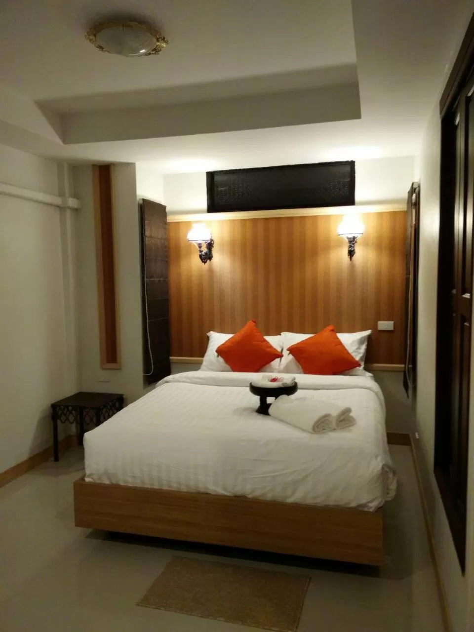 Photo of the whole room, Bed in Namamema