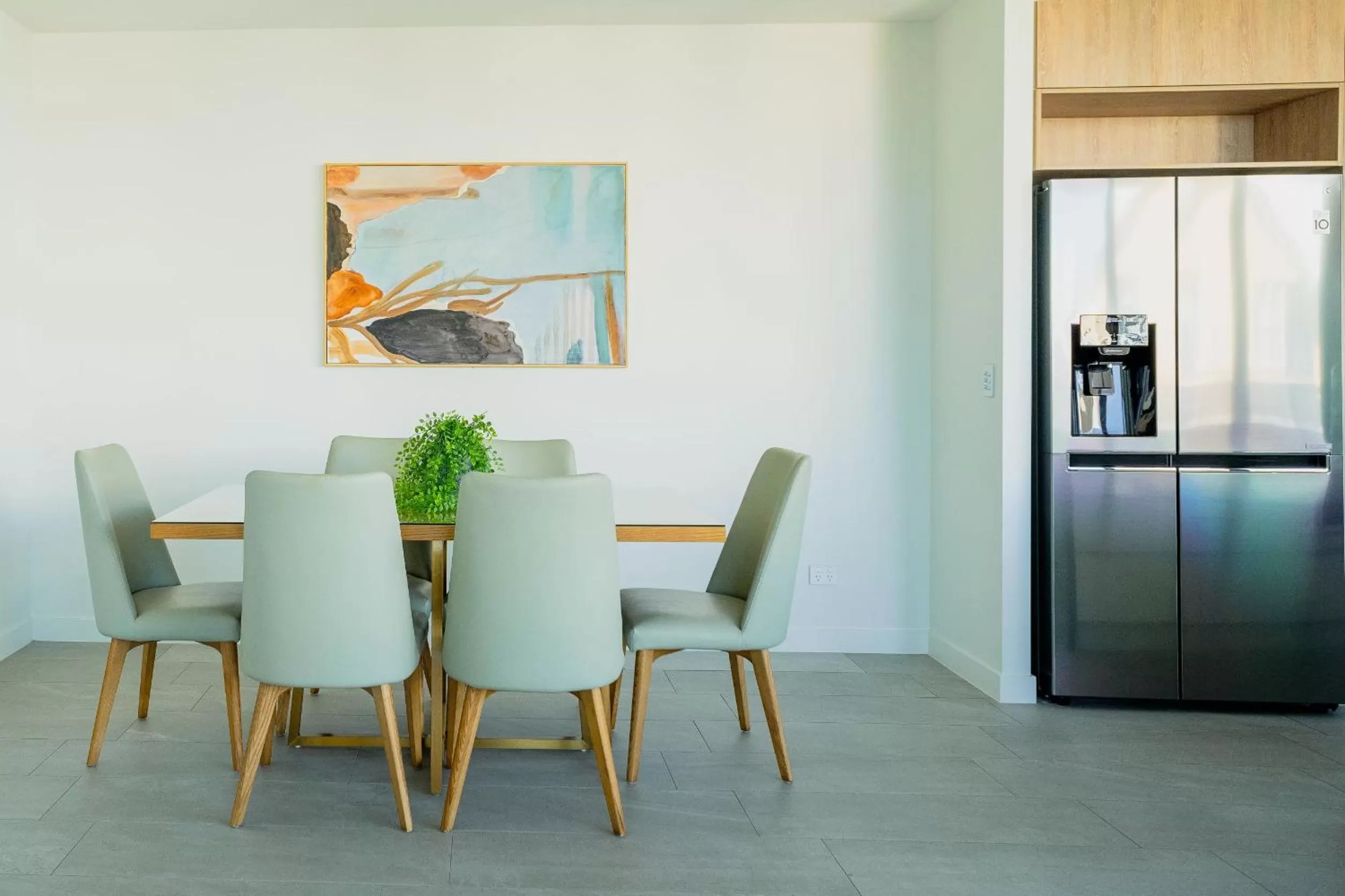Dining area in Vue Broadbeach - Official