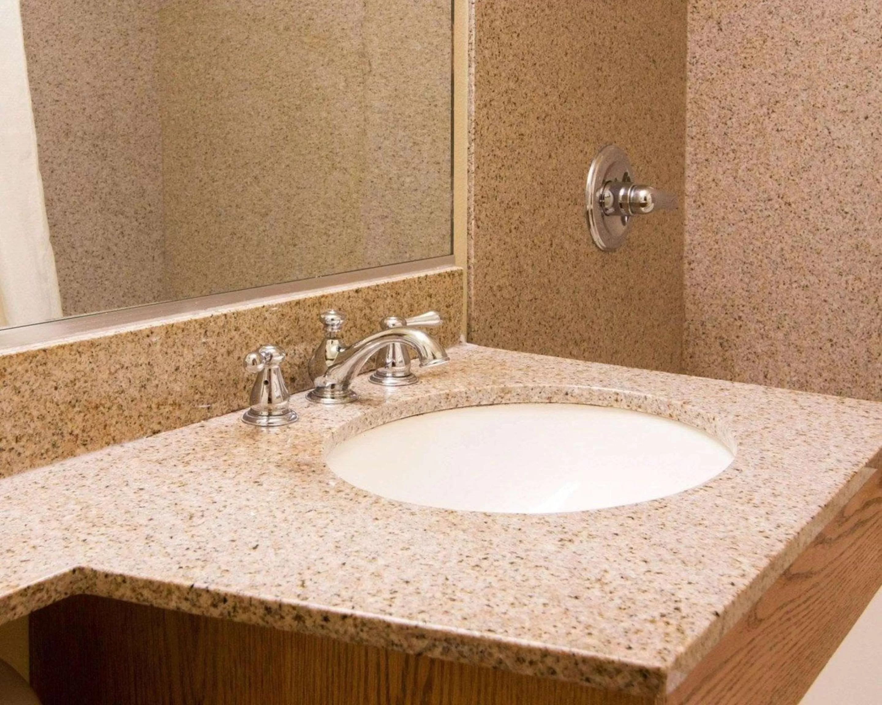 Bedroom in Econo Lodge Portland Downtown