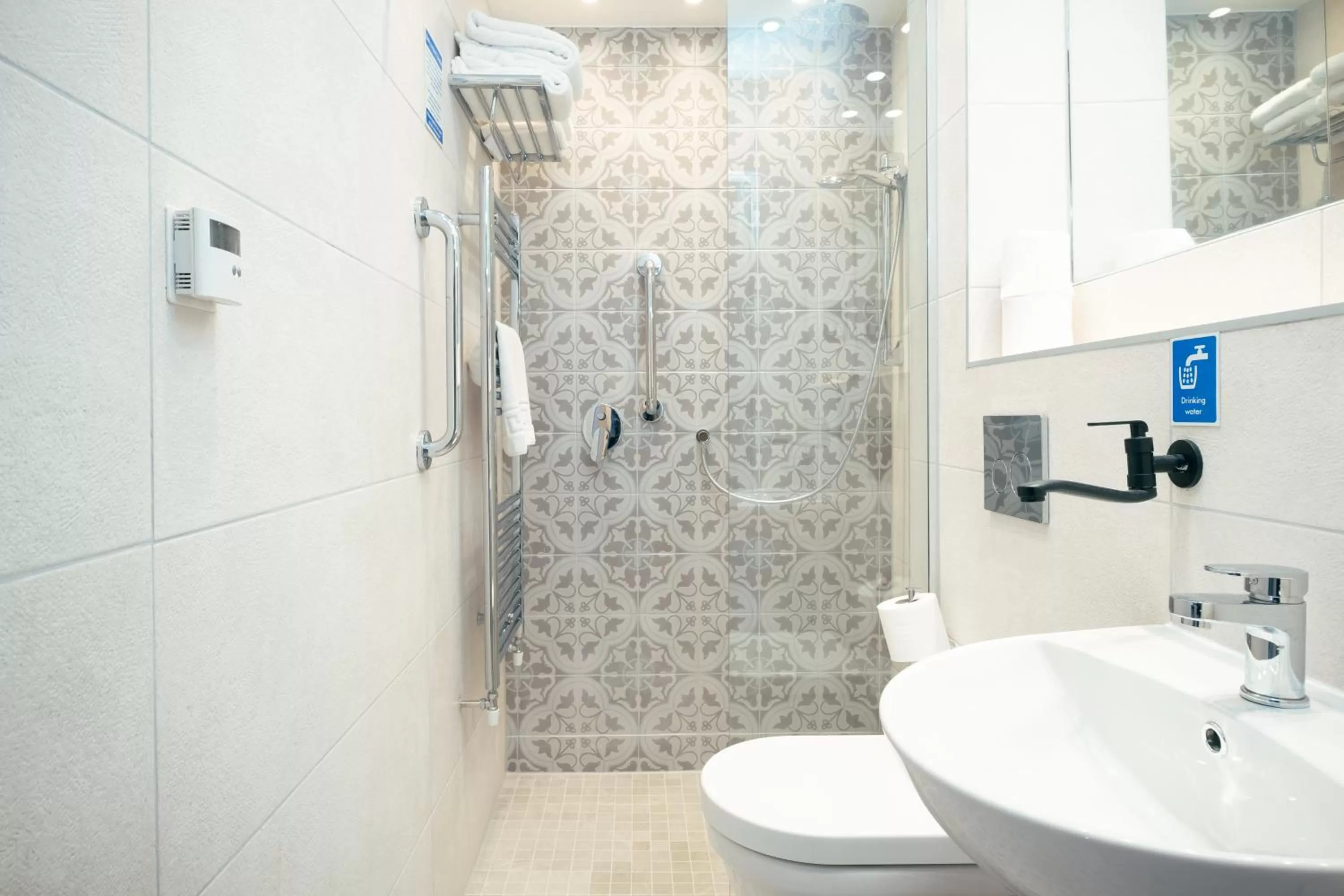 Bathroom in Roxford Lodge Hotel