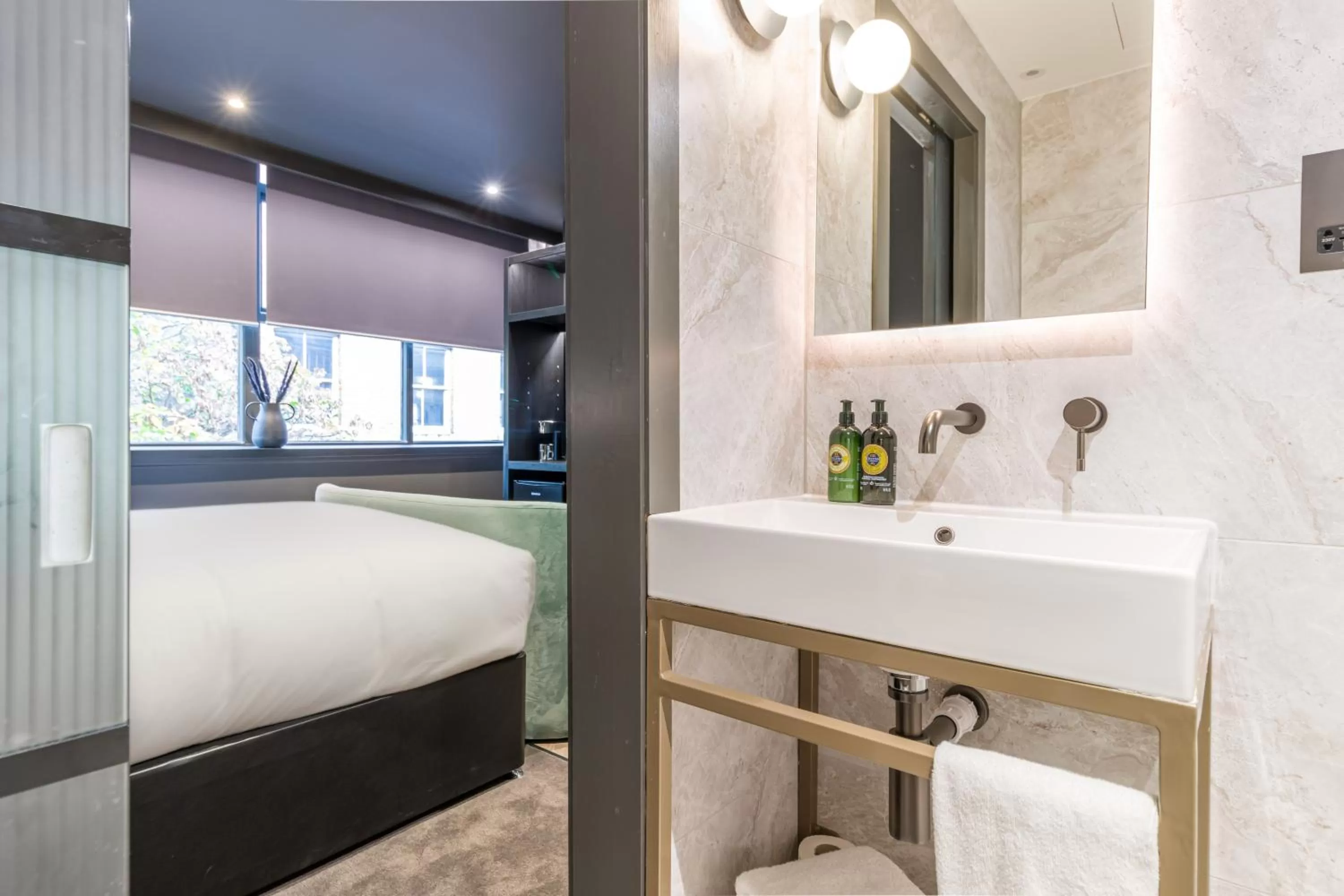 Bedroom, Bed in Velvet Hotel Manchester, WorldHotels Crafted