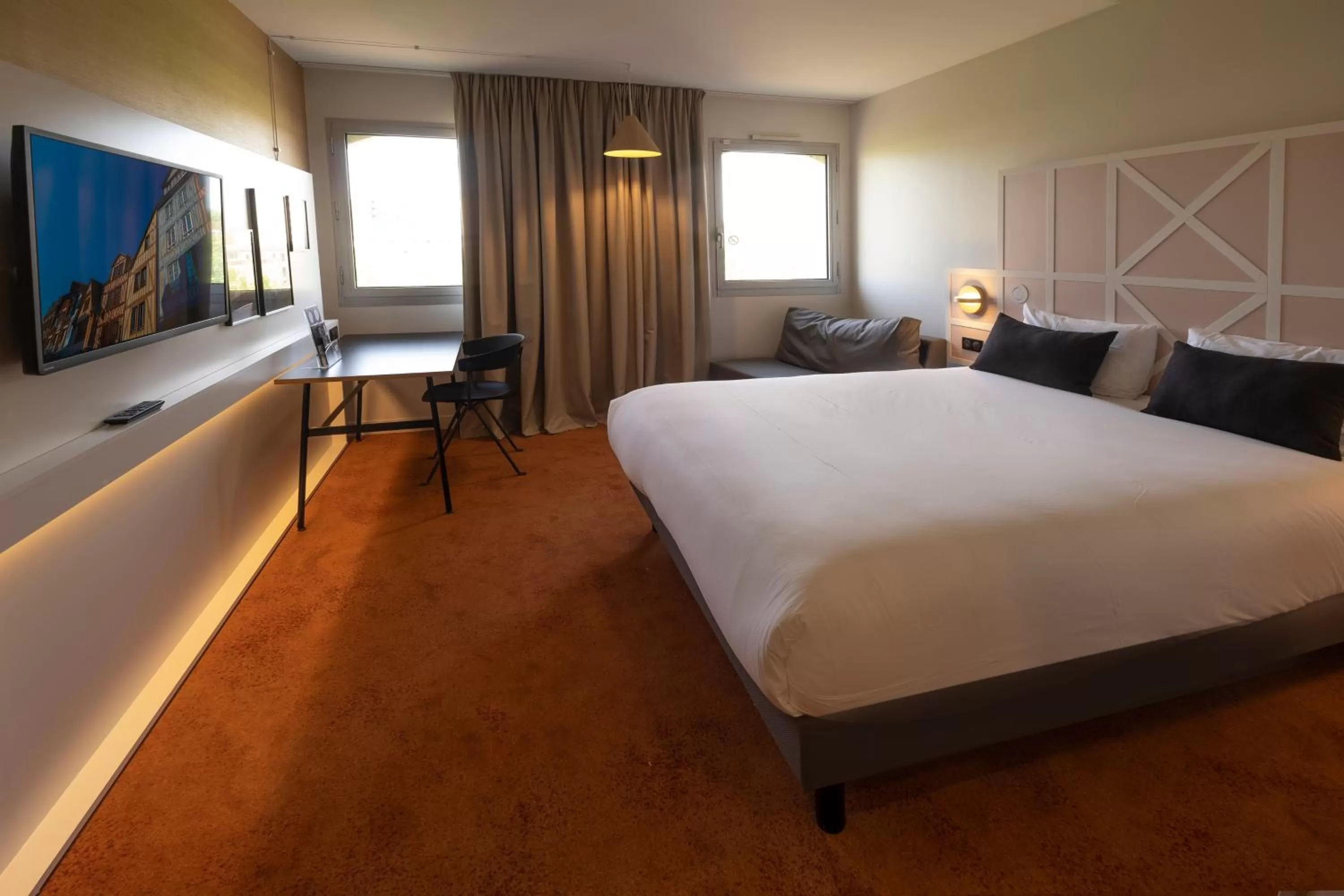 Bed in Mercure Rouen Centre Champ de Mars