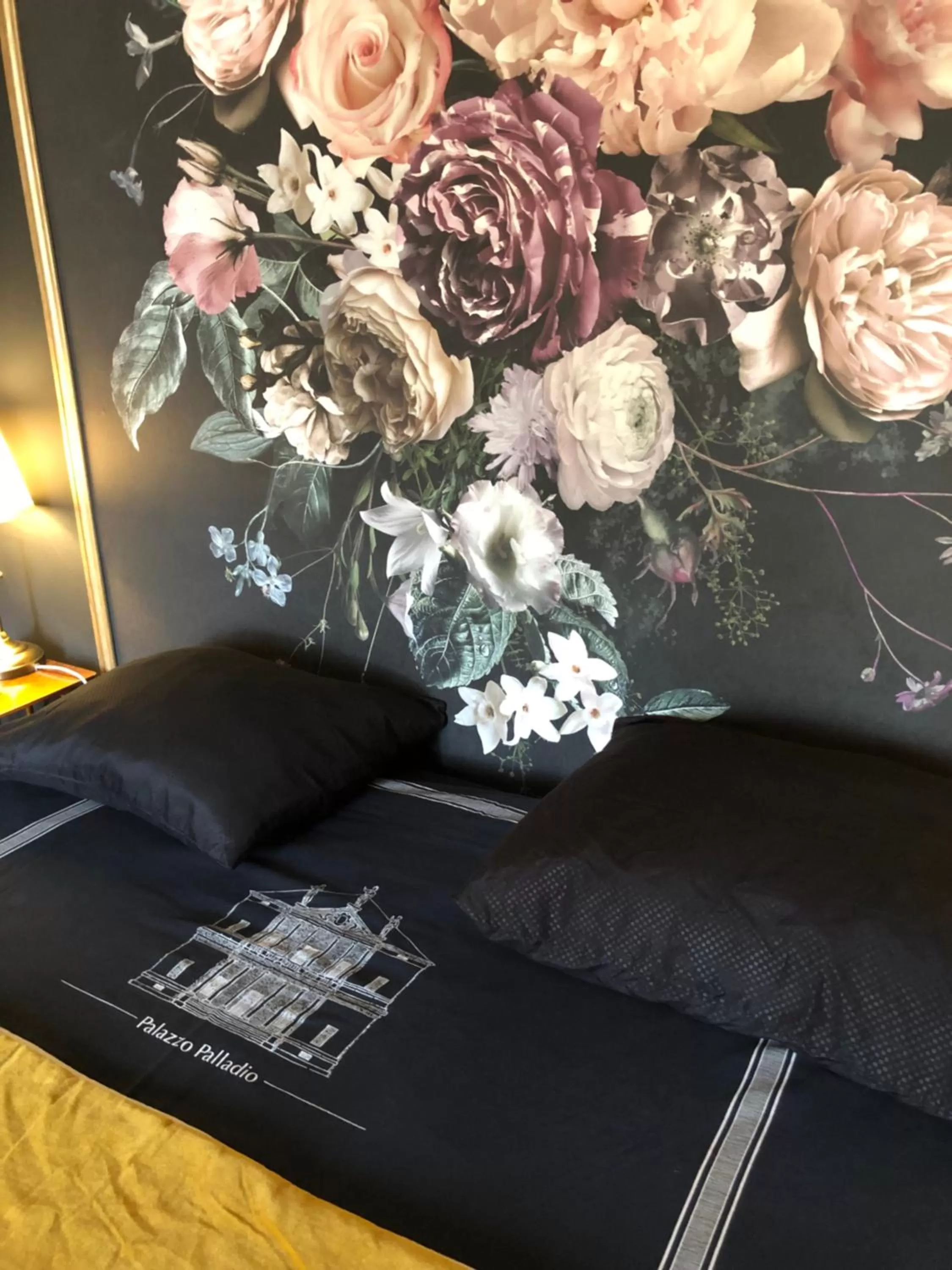 Bedroom, Bed in Maison de la Comtesse