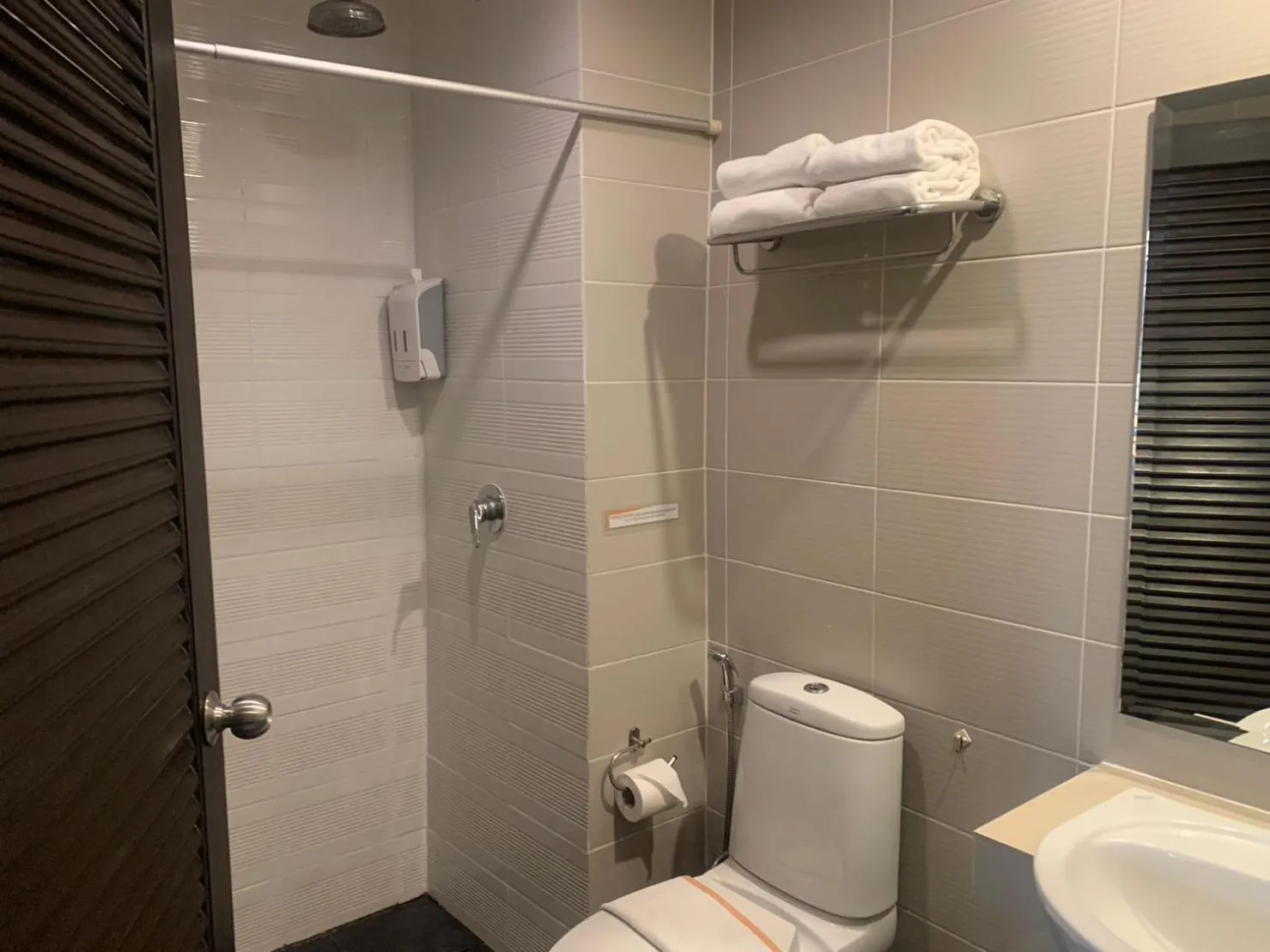 Toilet in Lub Sbuy Hostel