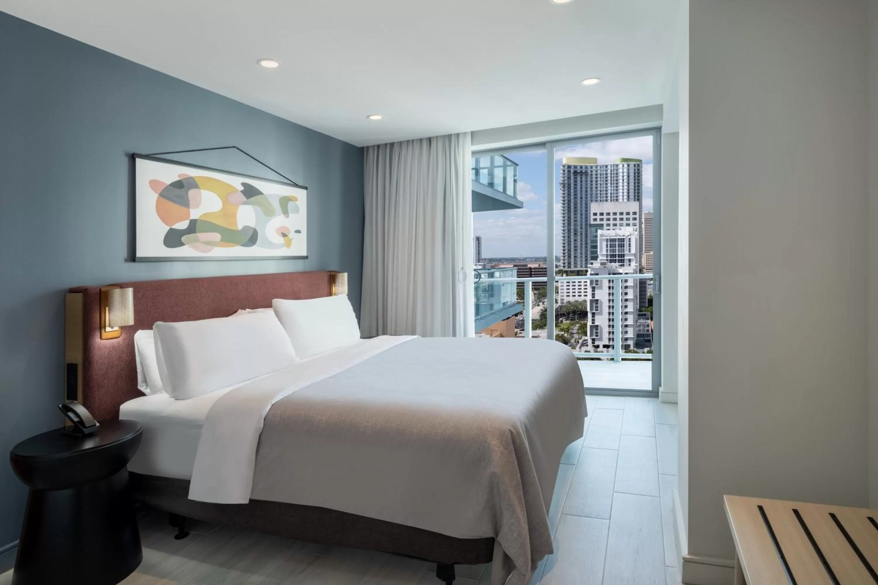 Photo of the whole room, Bed in Atwell Suites Miami Brickell by IHG