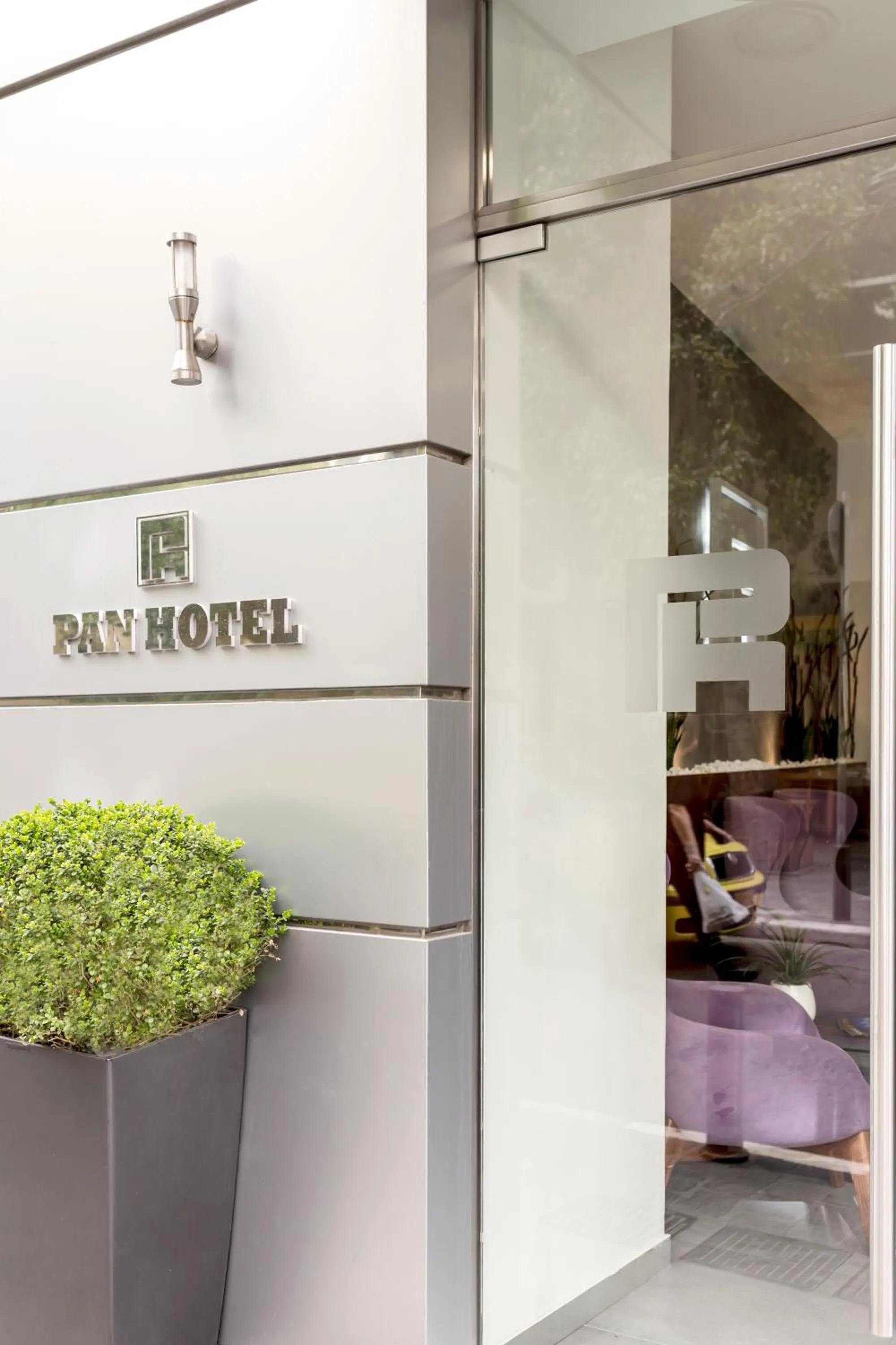 Facade/entrance in Pan Hotel