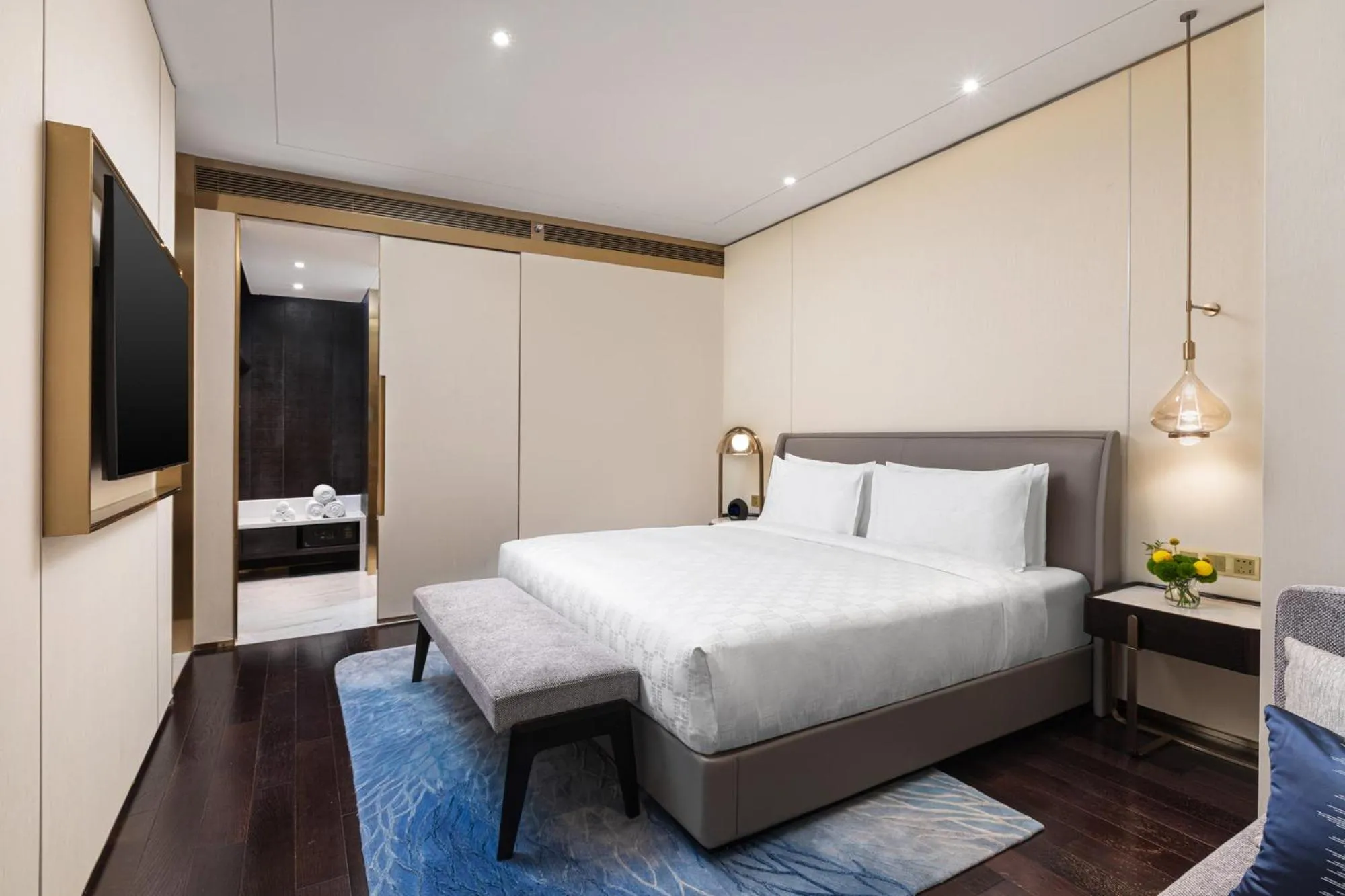Bed in HUALUXE Shanghai Changfeng Park by IHG