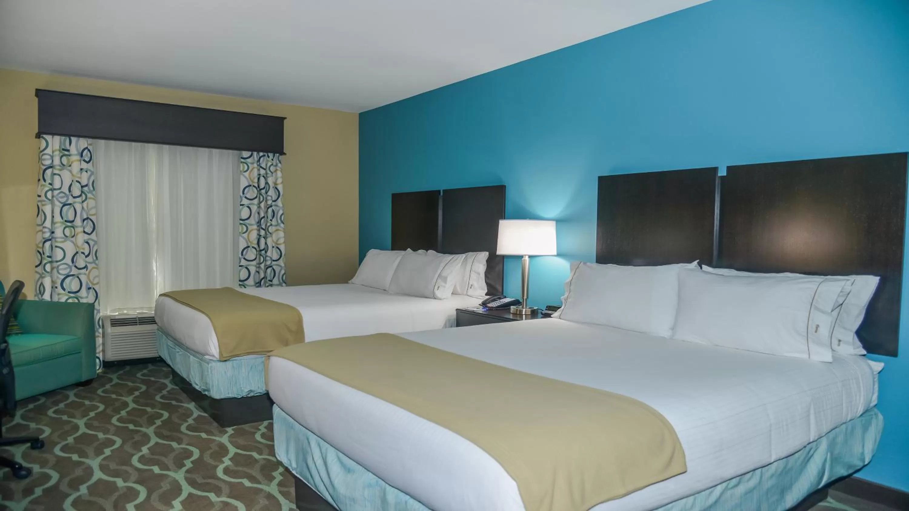 Photo of the whole room, Bed in Holiday Inn Express Hotels & Suites Cuero by IHG