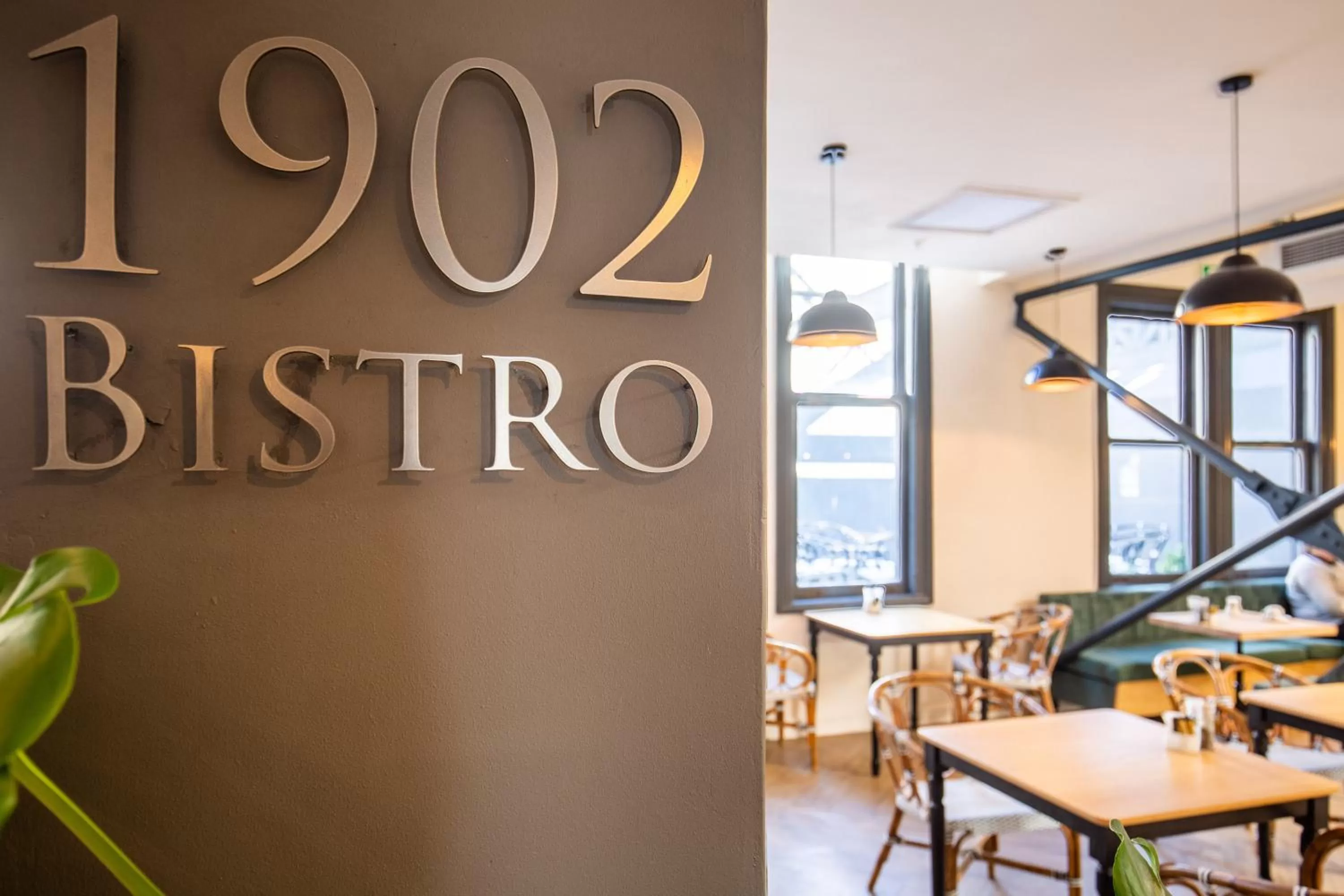 Restaurant/places to eat in Old Bank Hotel - Lion Roars Hotels & Lodges