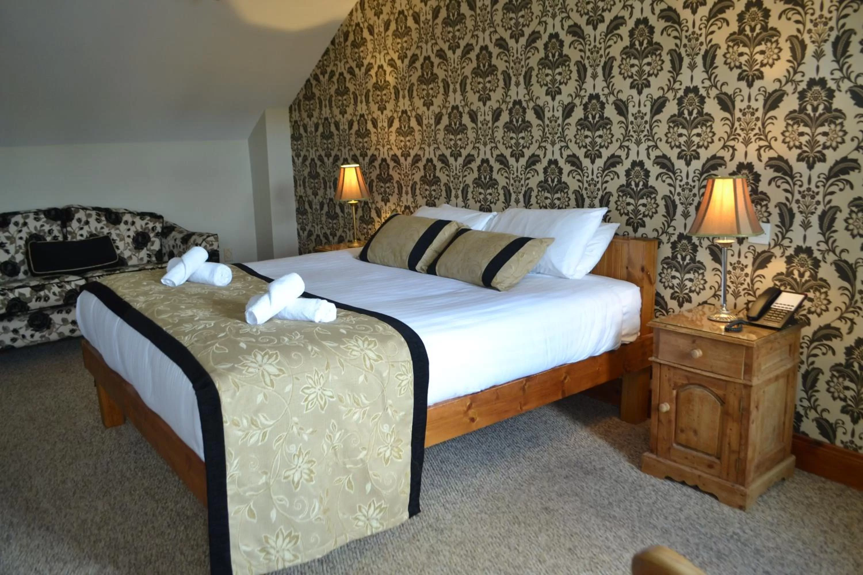 Photo of the whole room, Bed in Walsh's Hotel and Apartments