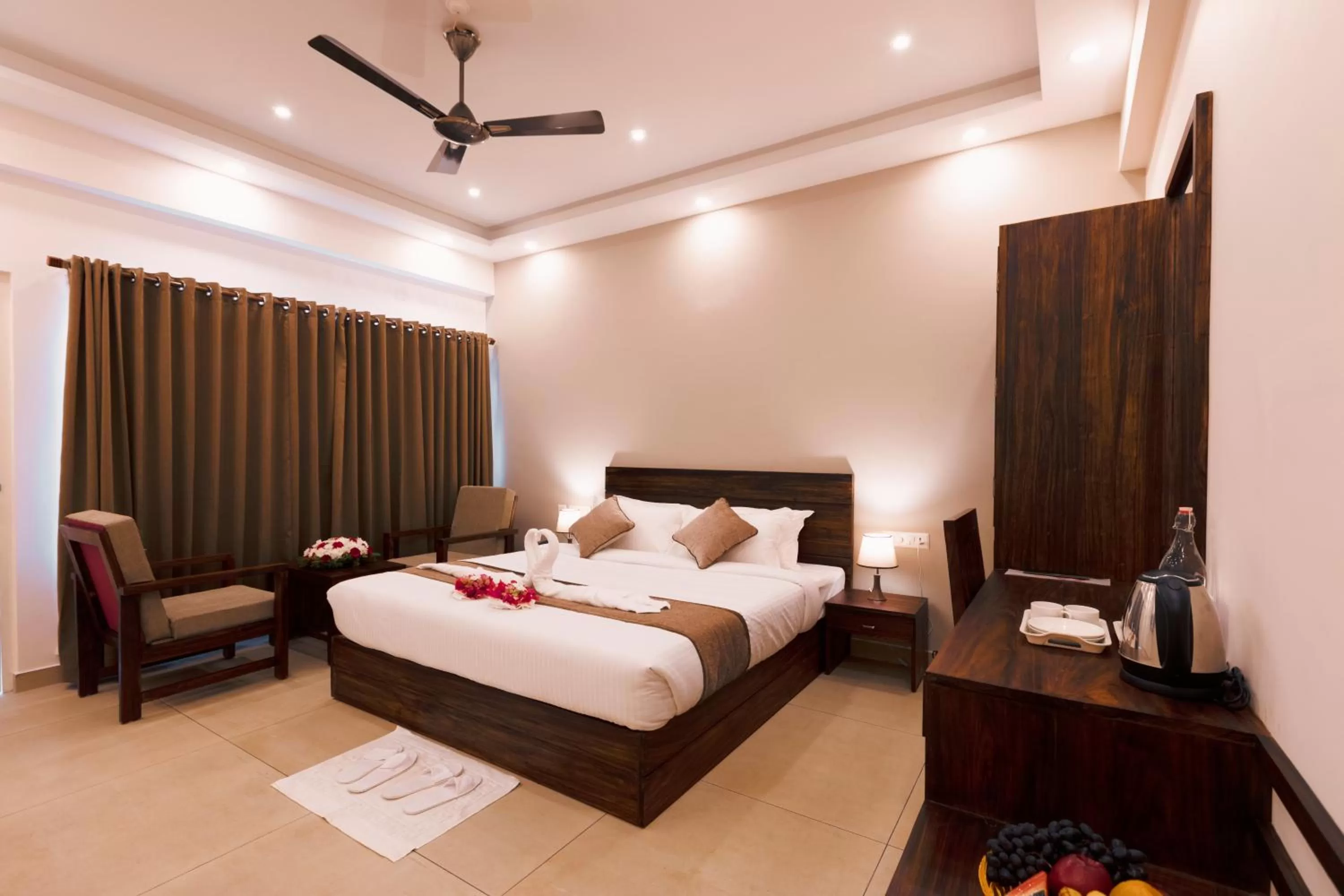 Photo of the whole room, Bed in Pleasant Hill Resort