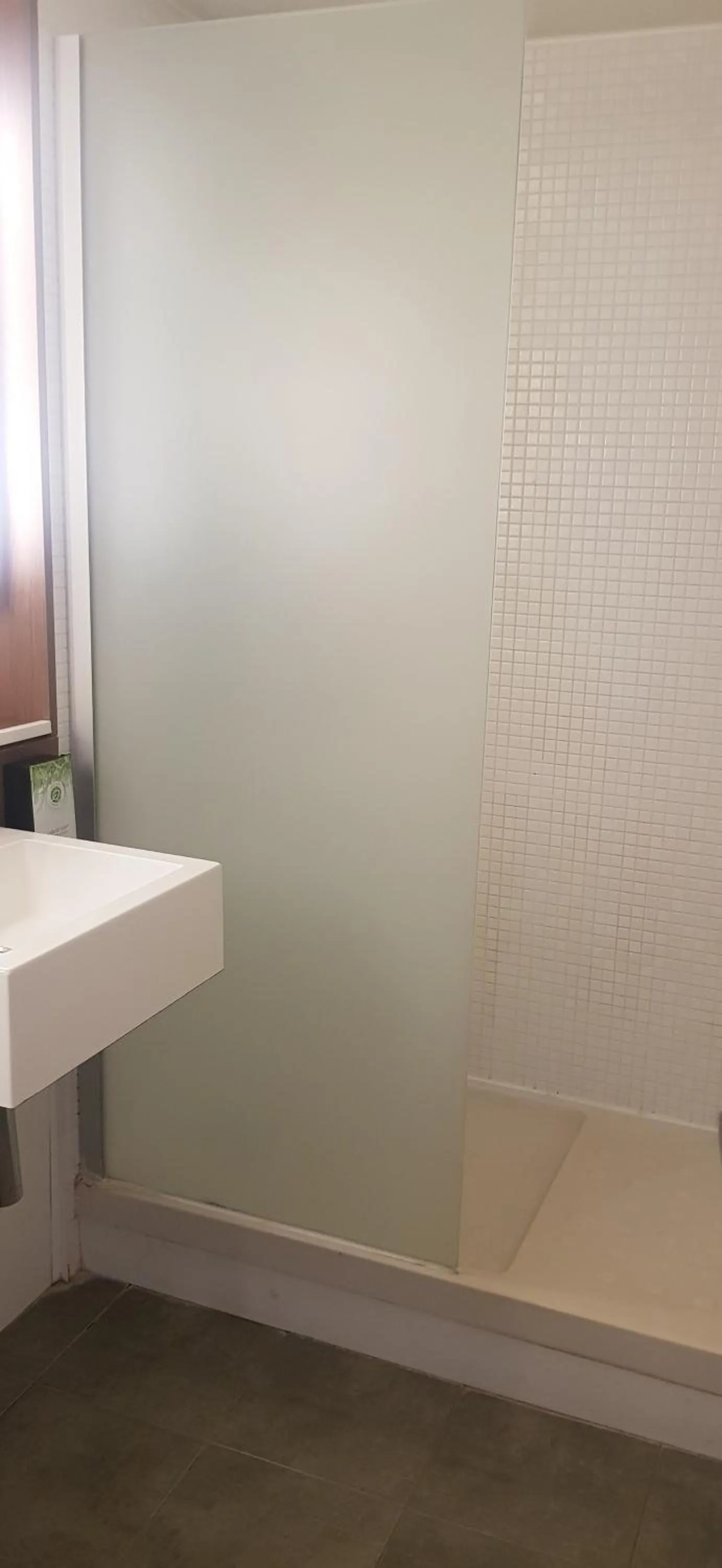 Shower in Campanile Hotel Chantilly