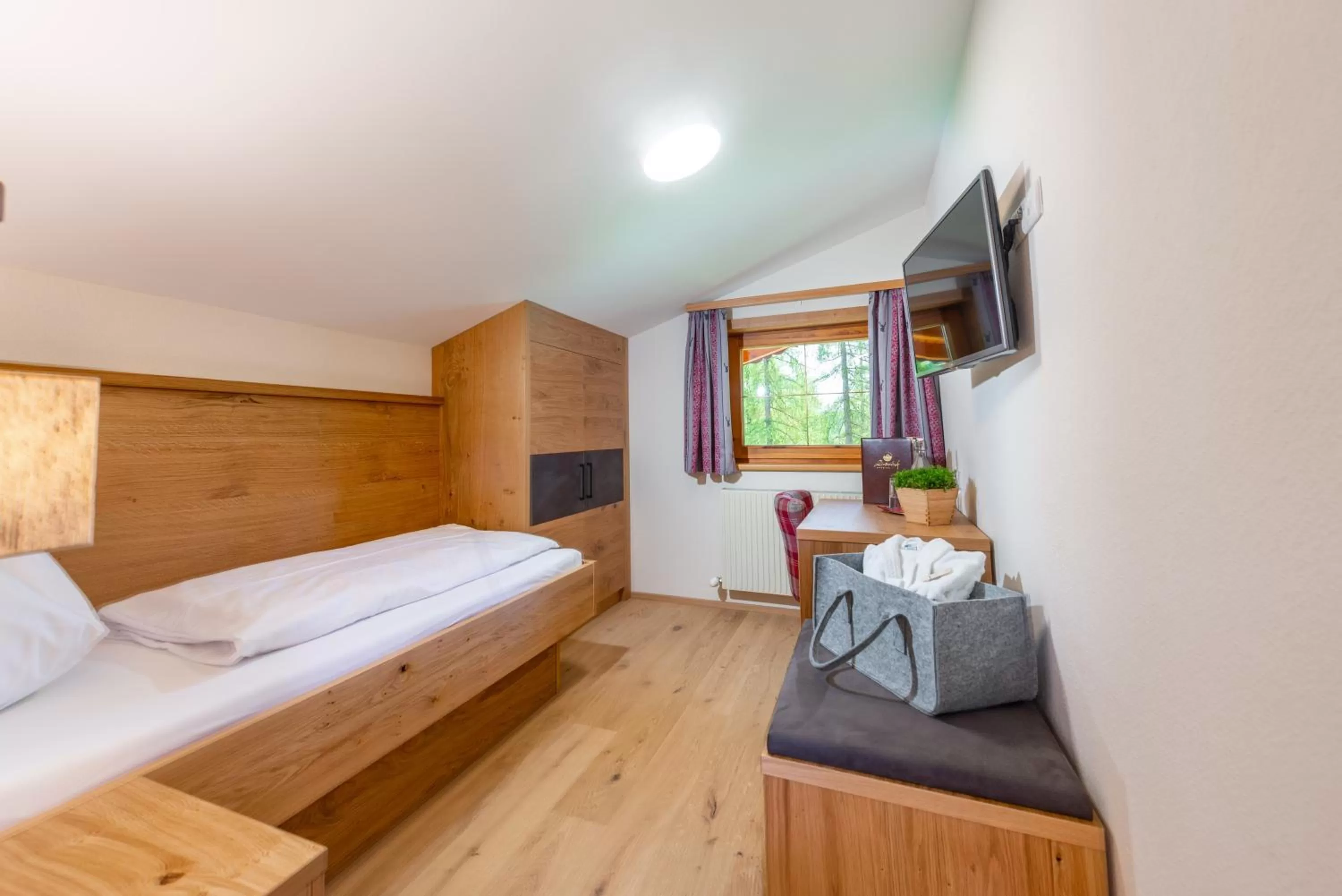 Bedroom, Bed in Hotel Lindenhof