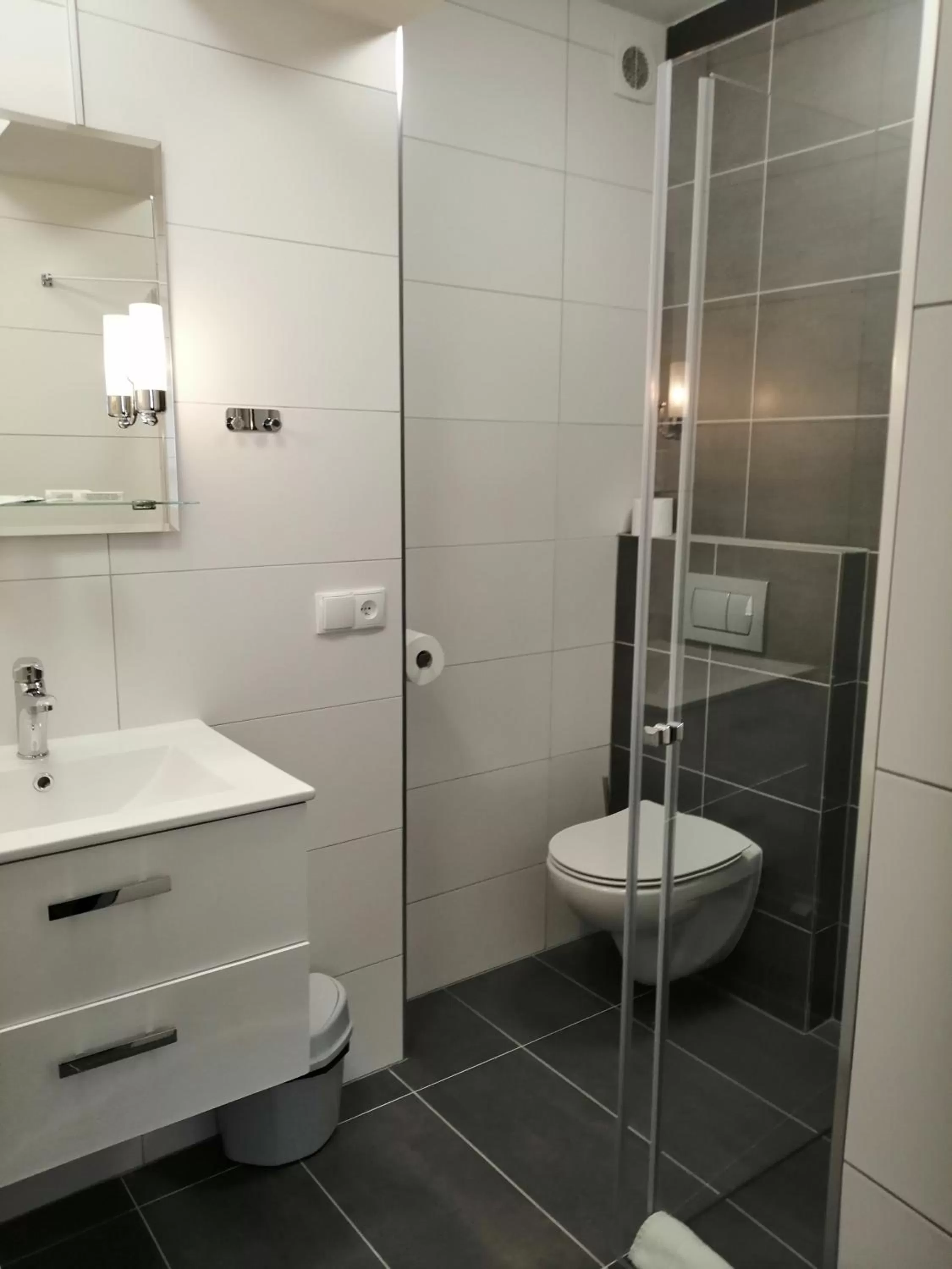 Bathroom in Hotel Kolorowa