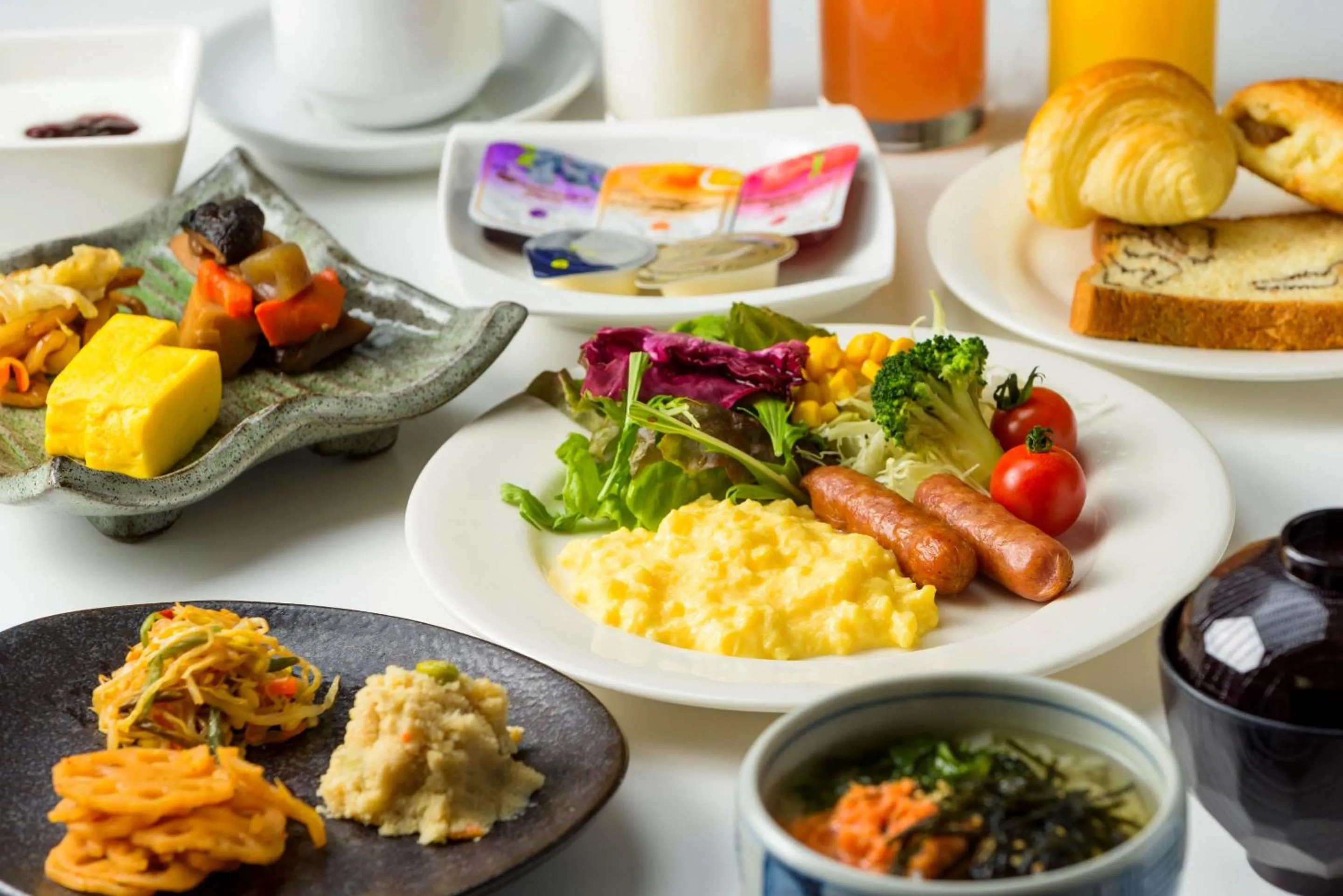 Restaurant/places to eat in SureStay Plus Hotel by Best Western Shin-Osaka