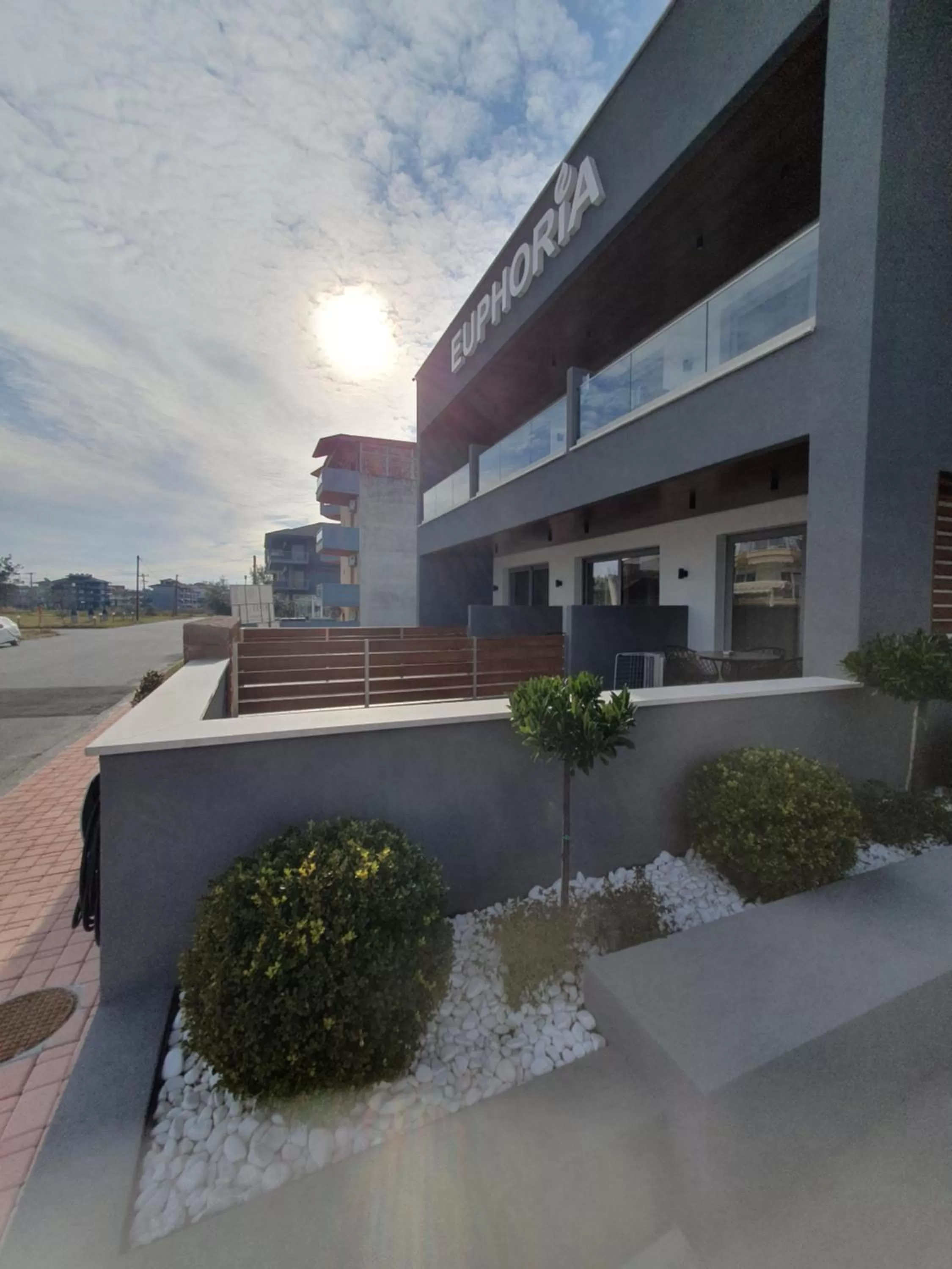 Property Building in EUPHORIA ''Staying in Pleasure''