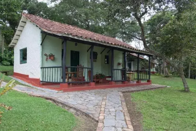 Triple Room with Mountain View in Hotel Campestre Los Arrayanes Triple Room with Mountain View in Hotel Campestre Los Arrayanes