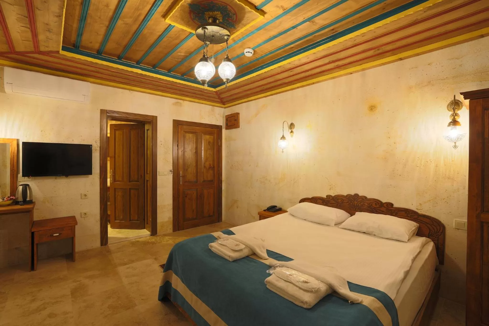 Massage, Bed in Balloon View Hotel