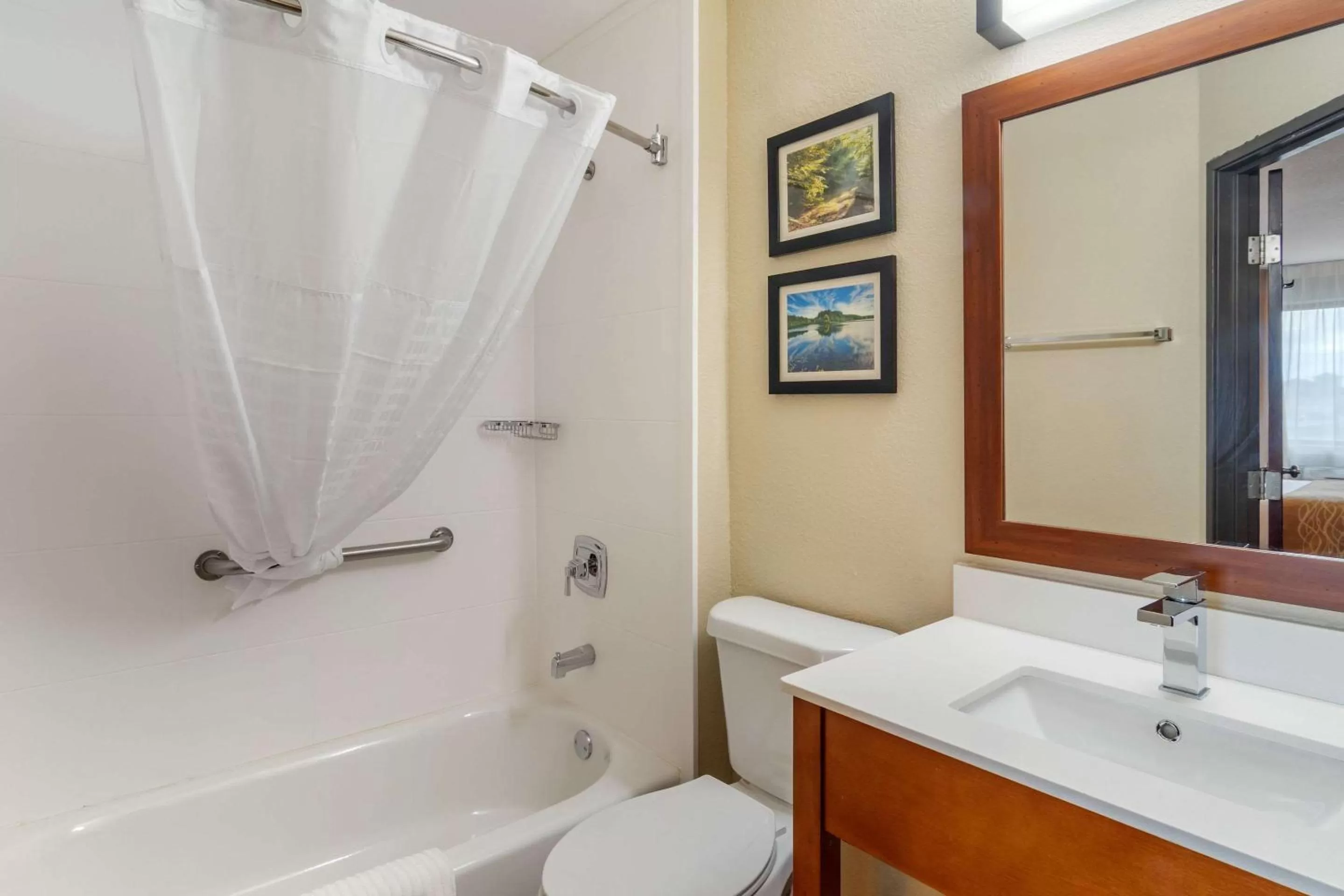 Photo of the whole room in Comfort Inn & Suites South Hill I-85