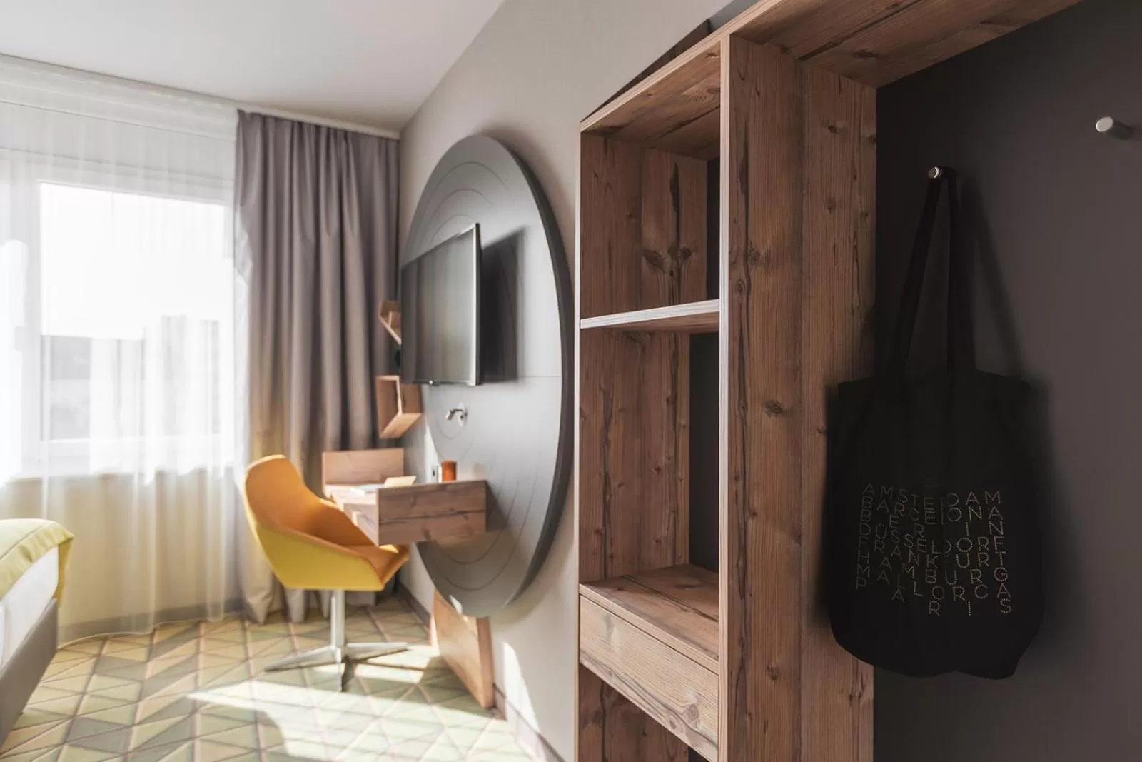 TV and multimedia in Holiday Inn - the niu, Mill Cologne Mülheim by IHG