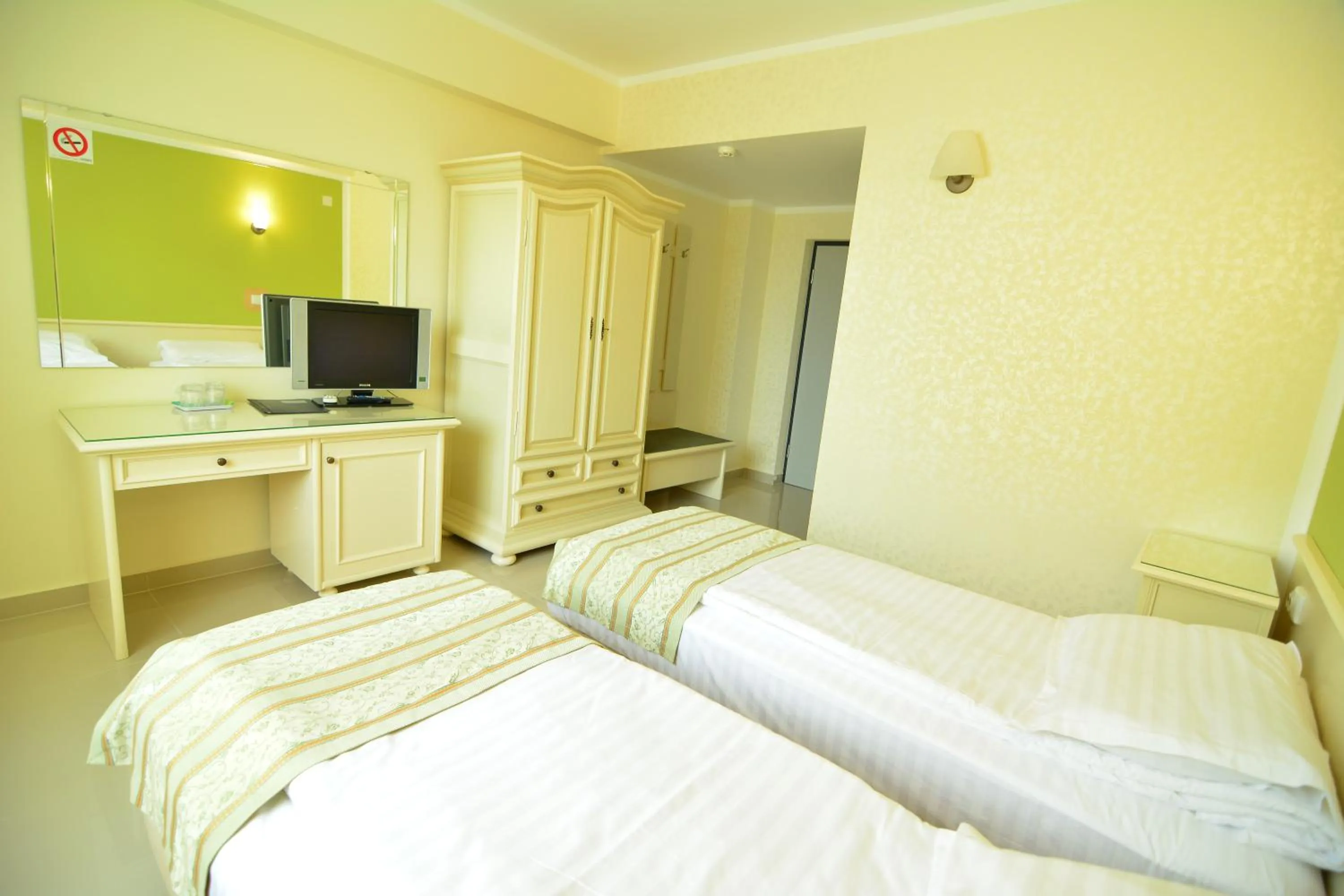 Photo of the whole room, Bed in Hotel Seneca