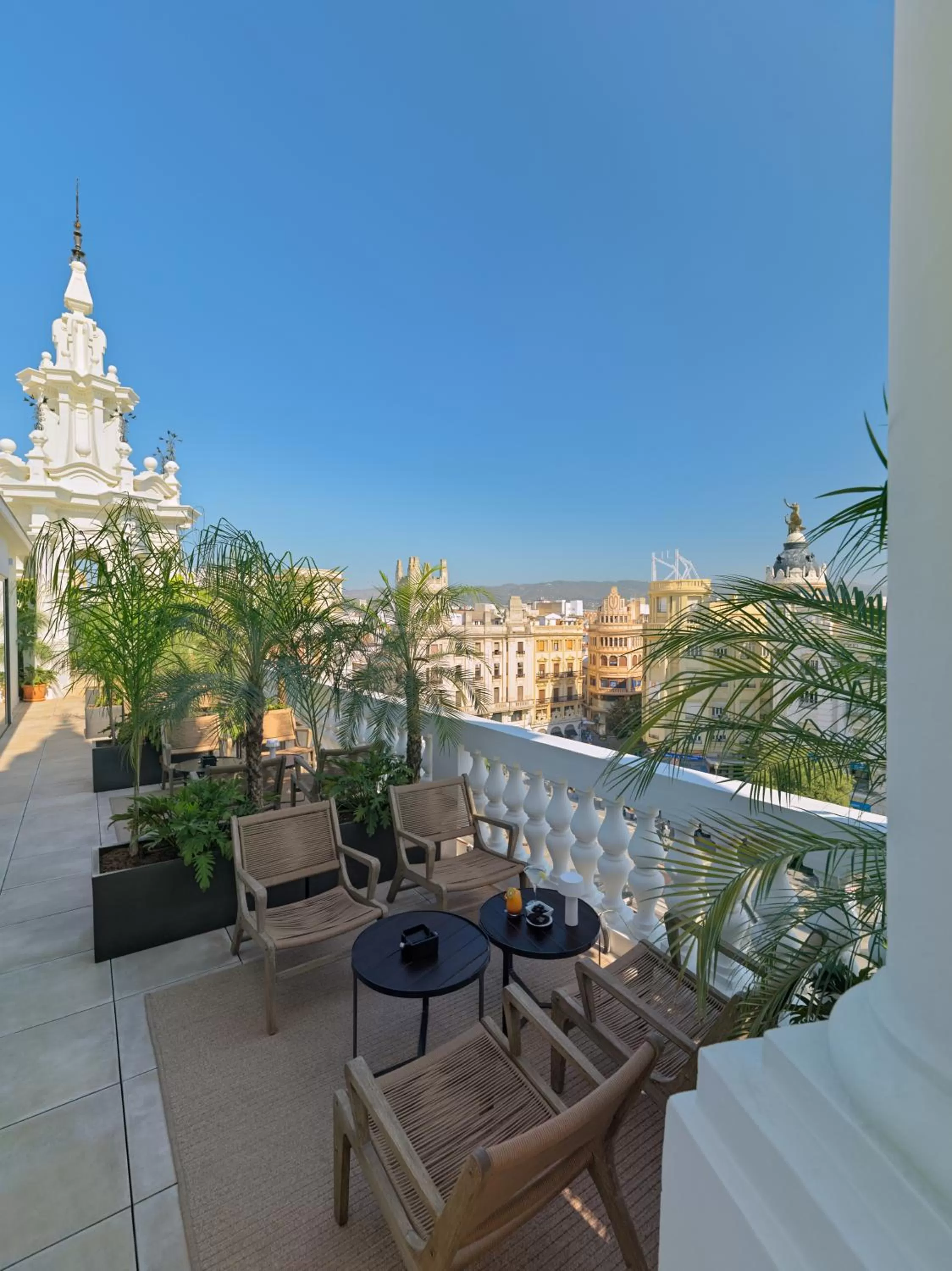 Day in H10 Palacio Colomera