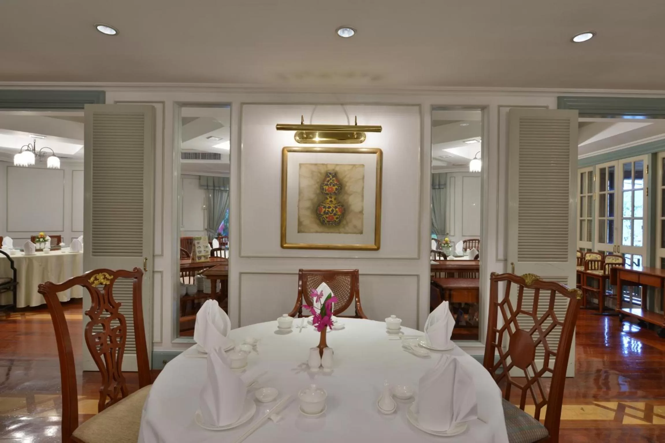 Restaurant/places to eat in Evergreen Laurel Hotel Bangkok