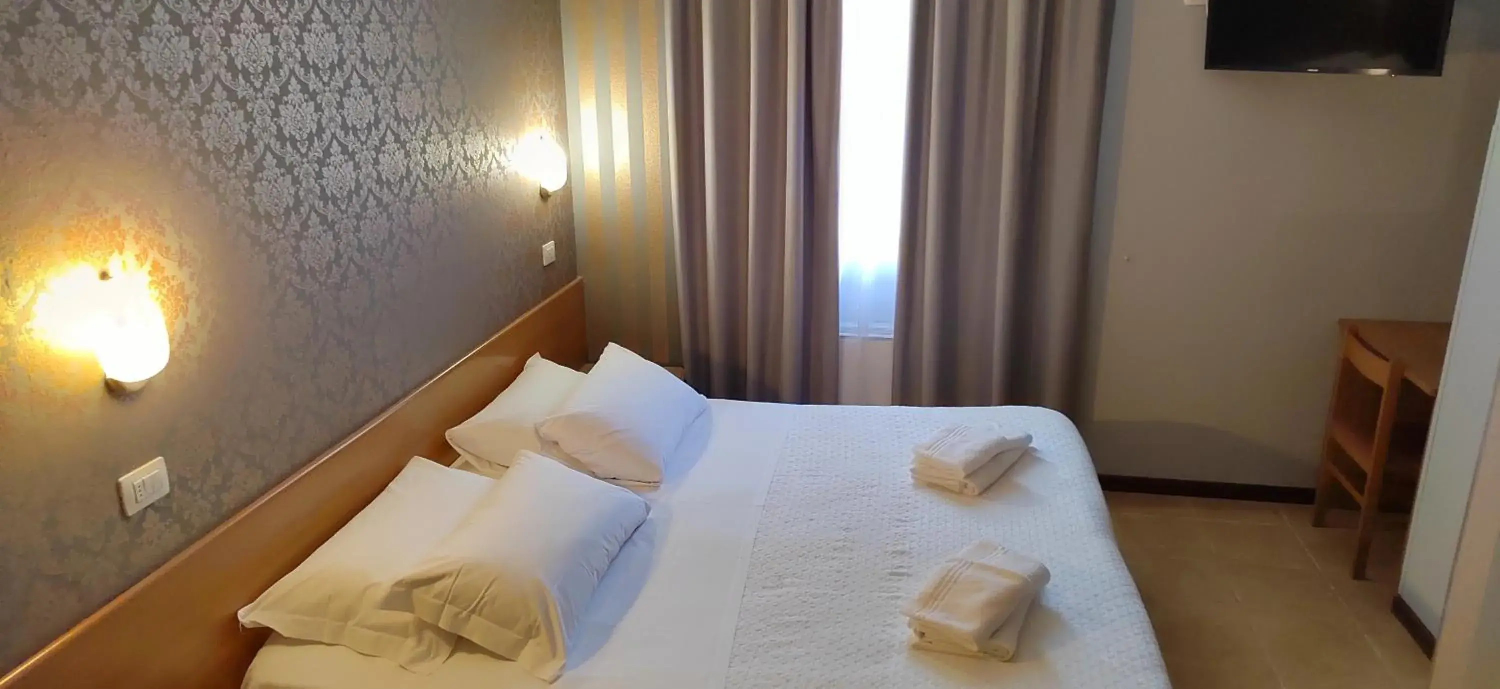 Large Double Room in Hotel Nuovo Rondò Large Double Room in Hotel Nuovo Rondò