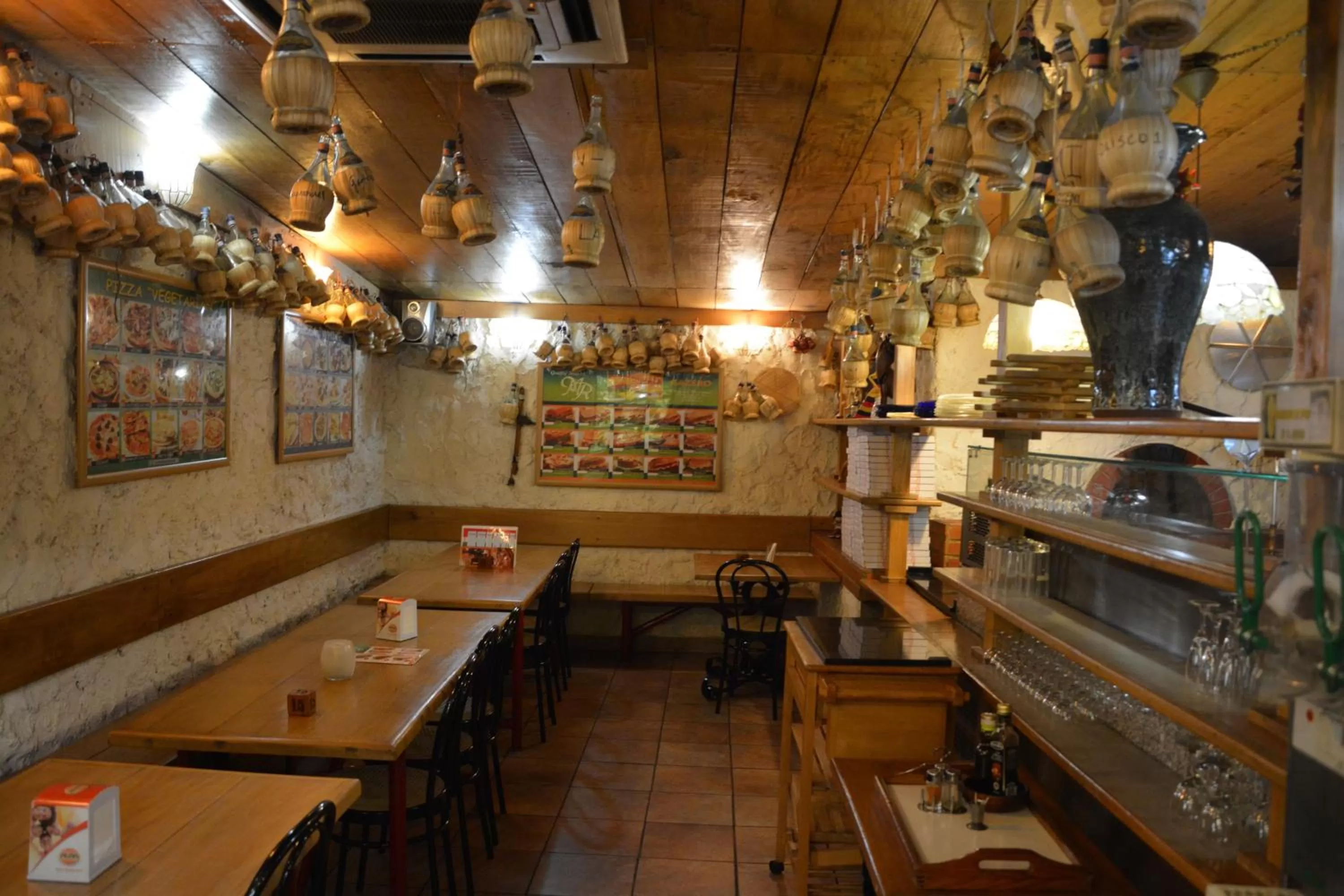 Restaurant/places to eat in Manuela Residence