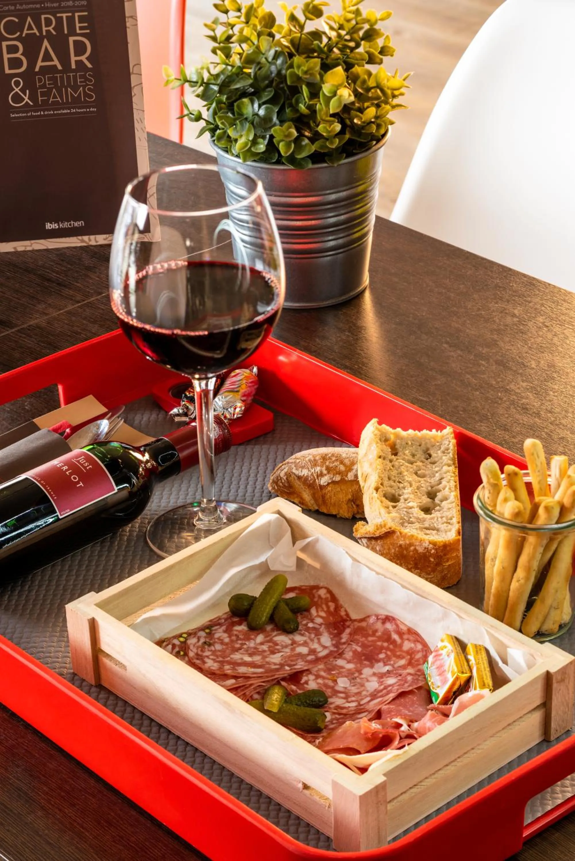 Food and drinks in ibis Cergy Pontoise Le Port