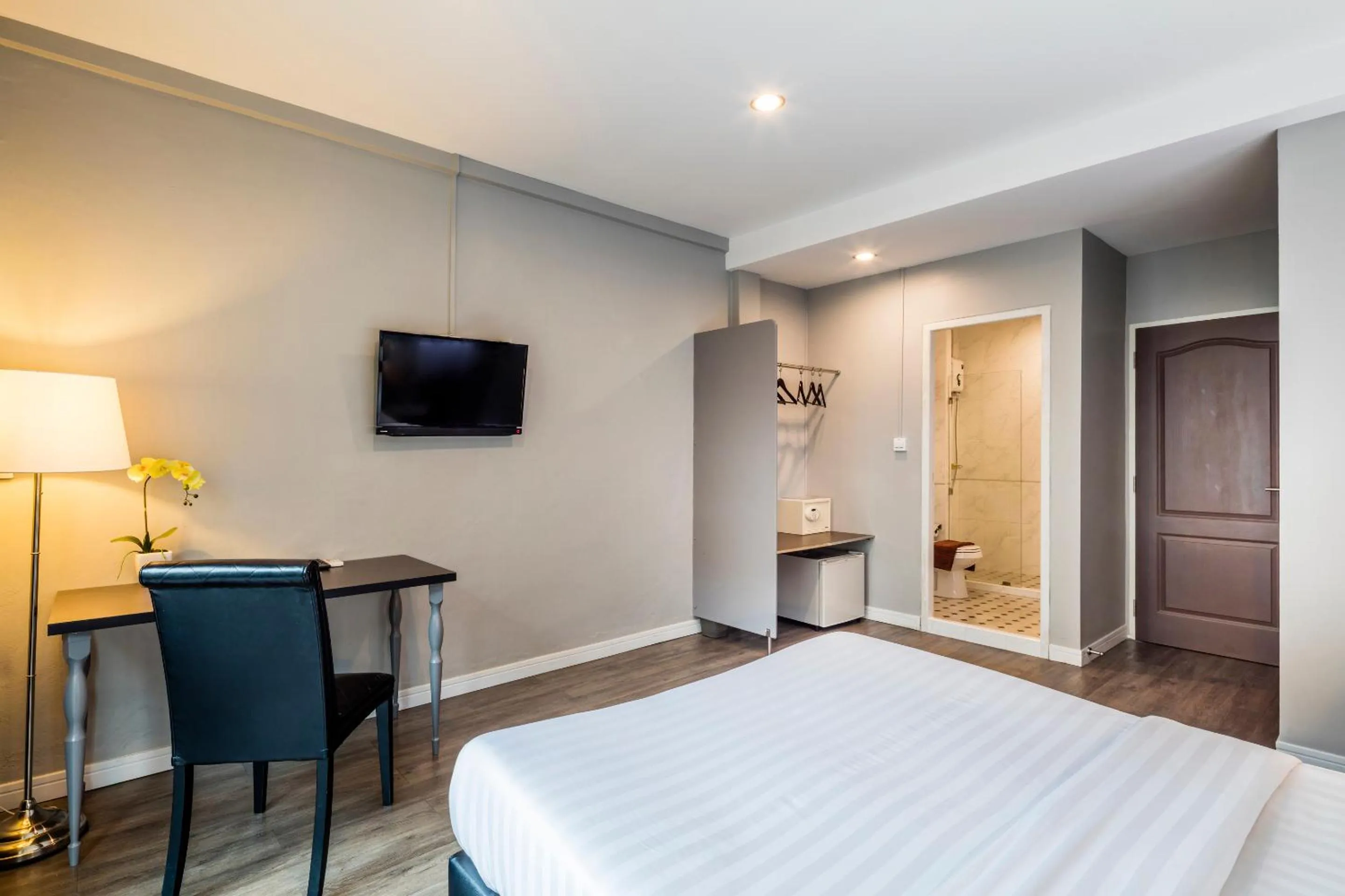 Bedroom, Bed in At Hua Lamphong Hotel