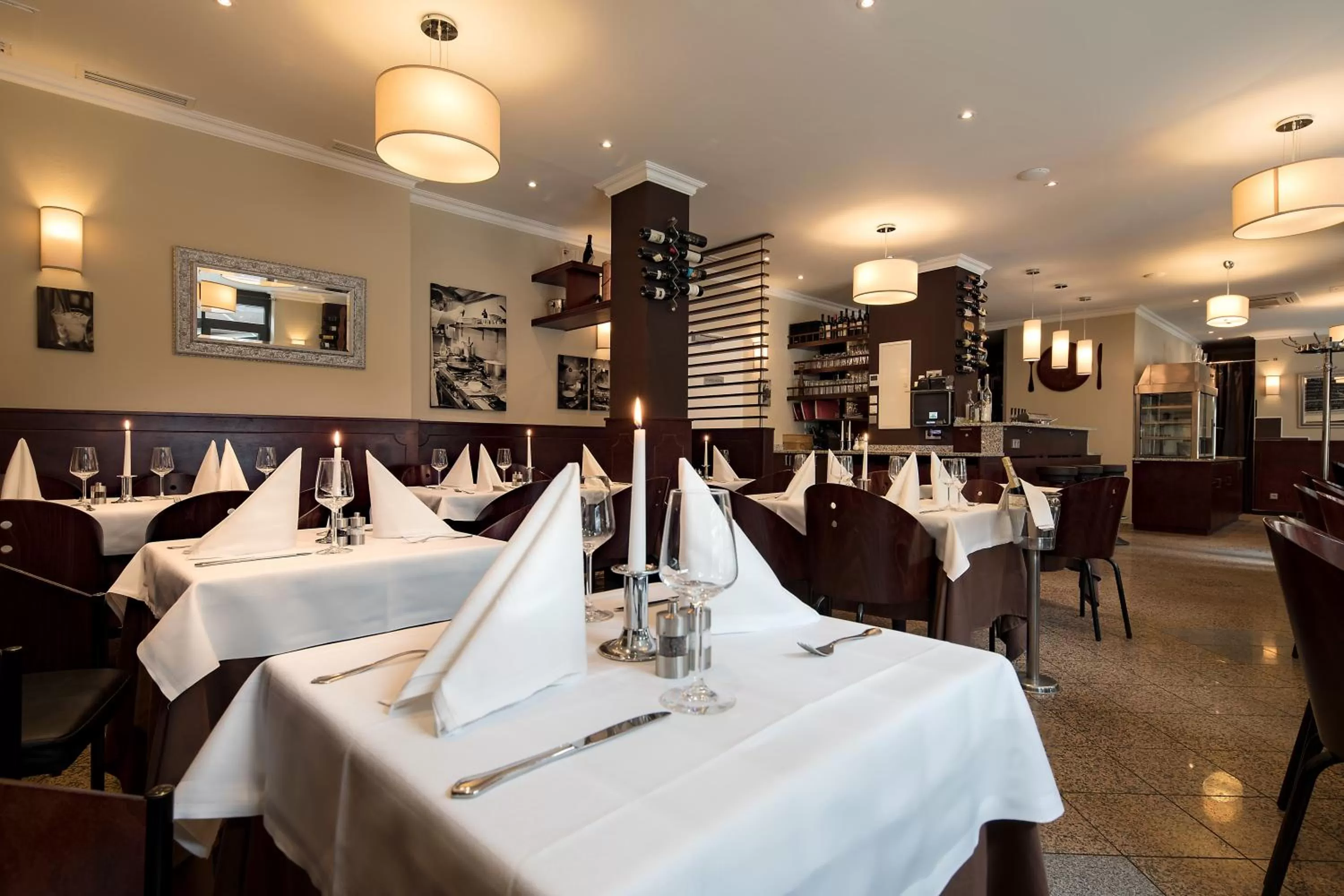 Restaurant/places to eat in Downtown Vi Vadi Hotel